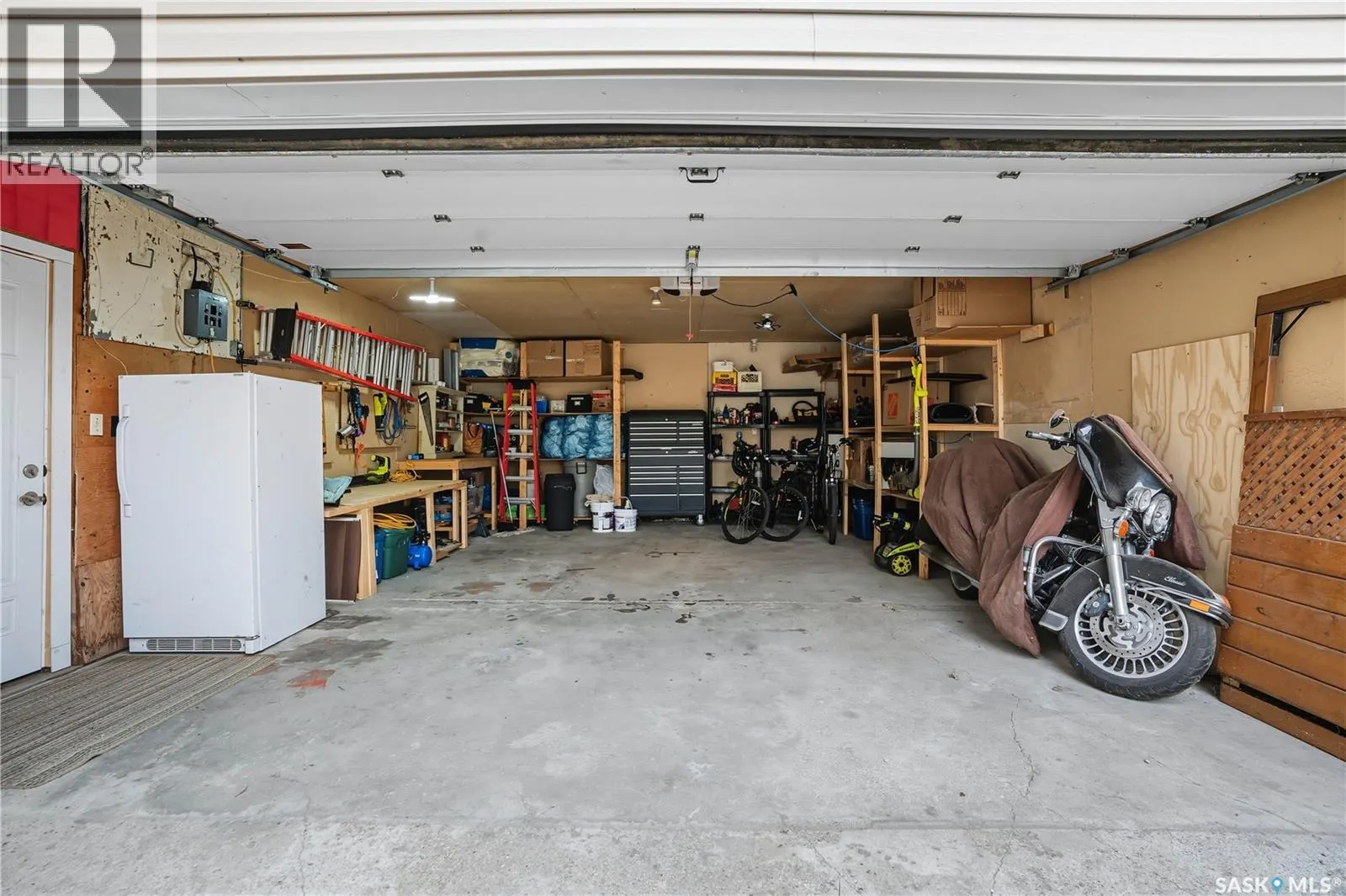 66 Lloyd CRESCENT