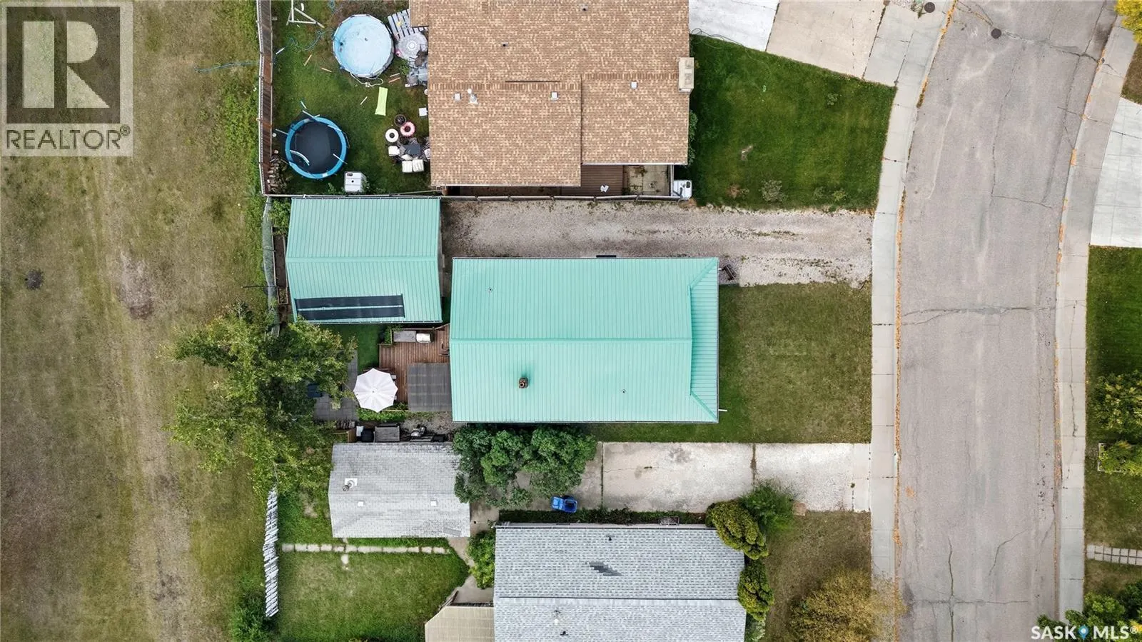 66 Lloyd CRESCENT