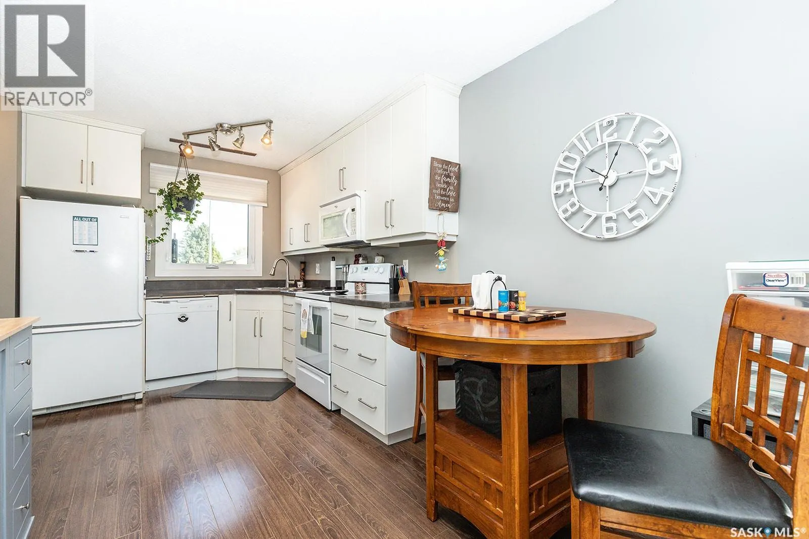225 Cartier CRESCENT