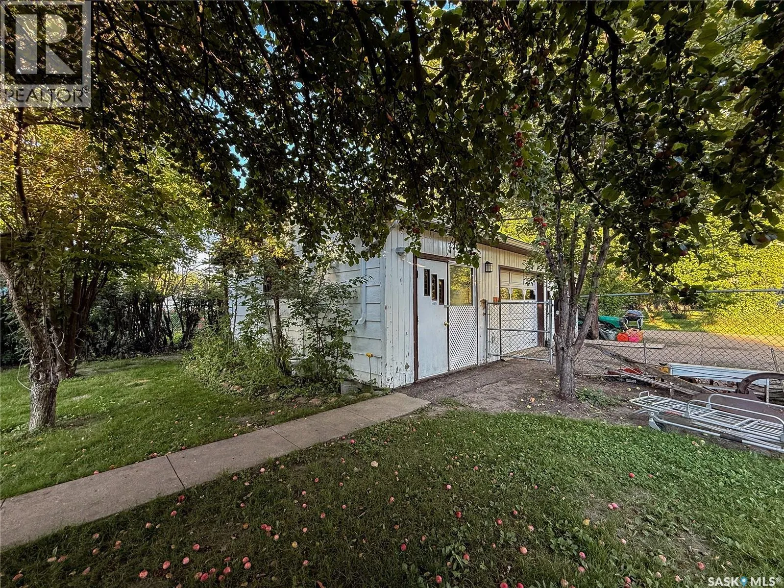 223 Riverside BOULEVARD