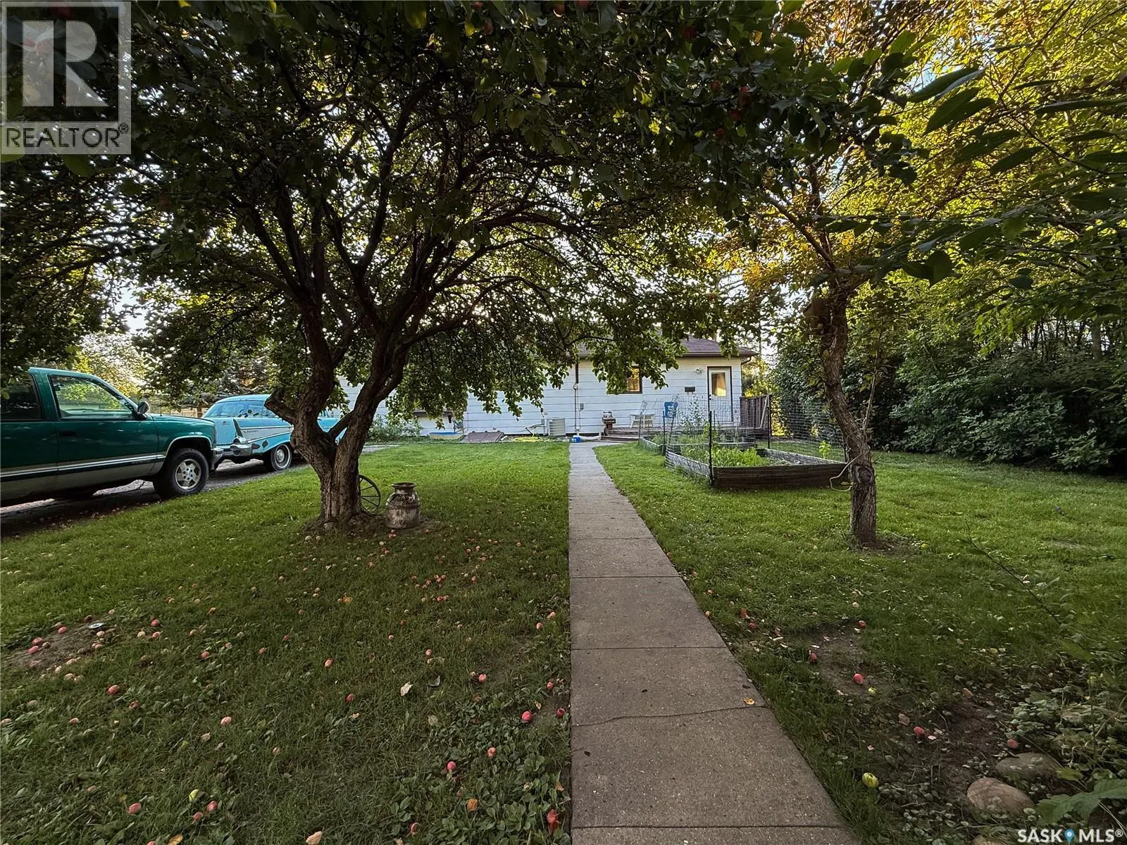 223 Riverside BOULEVARD