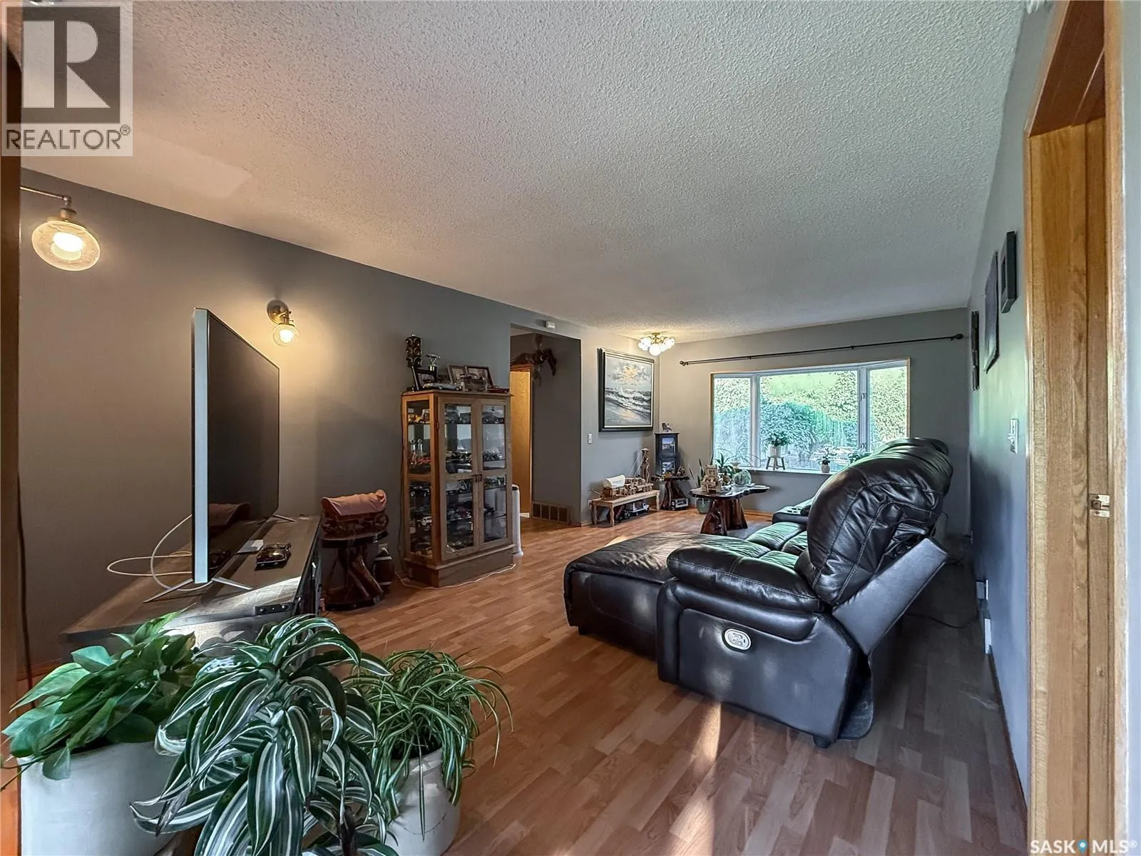 223 Riverside BOULEVARD