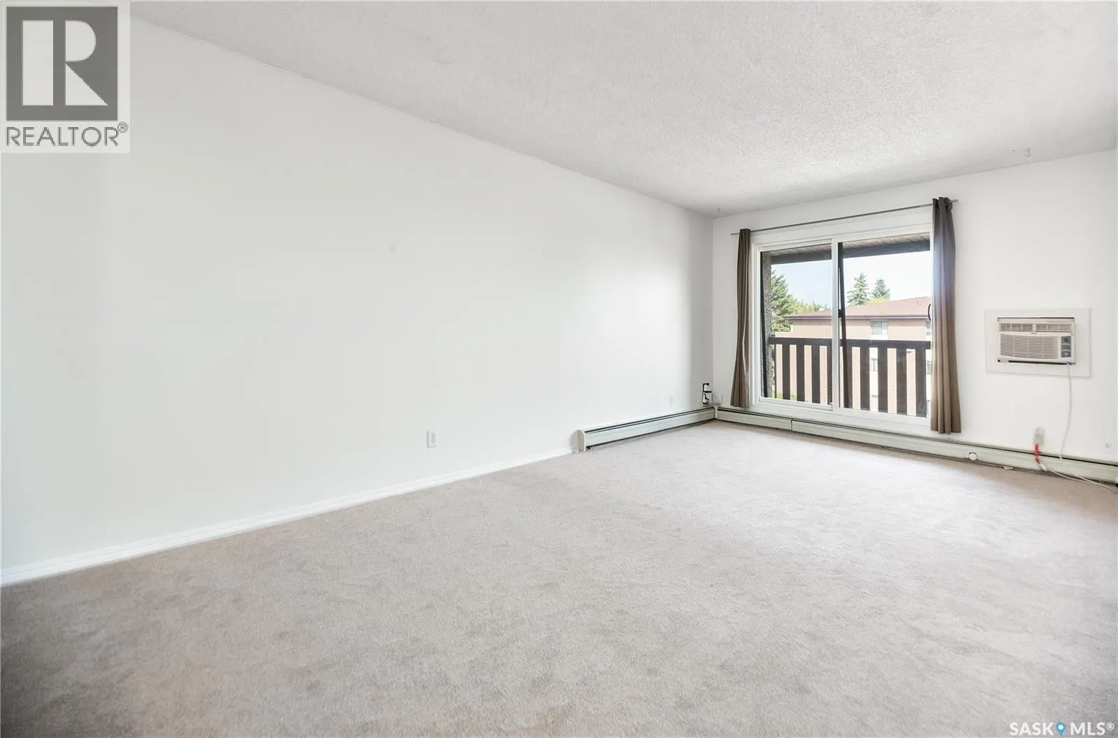 303 315 Tait CRESCENT