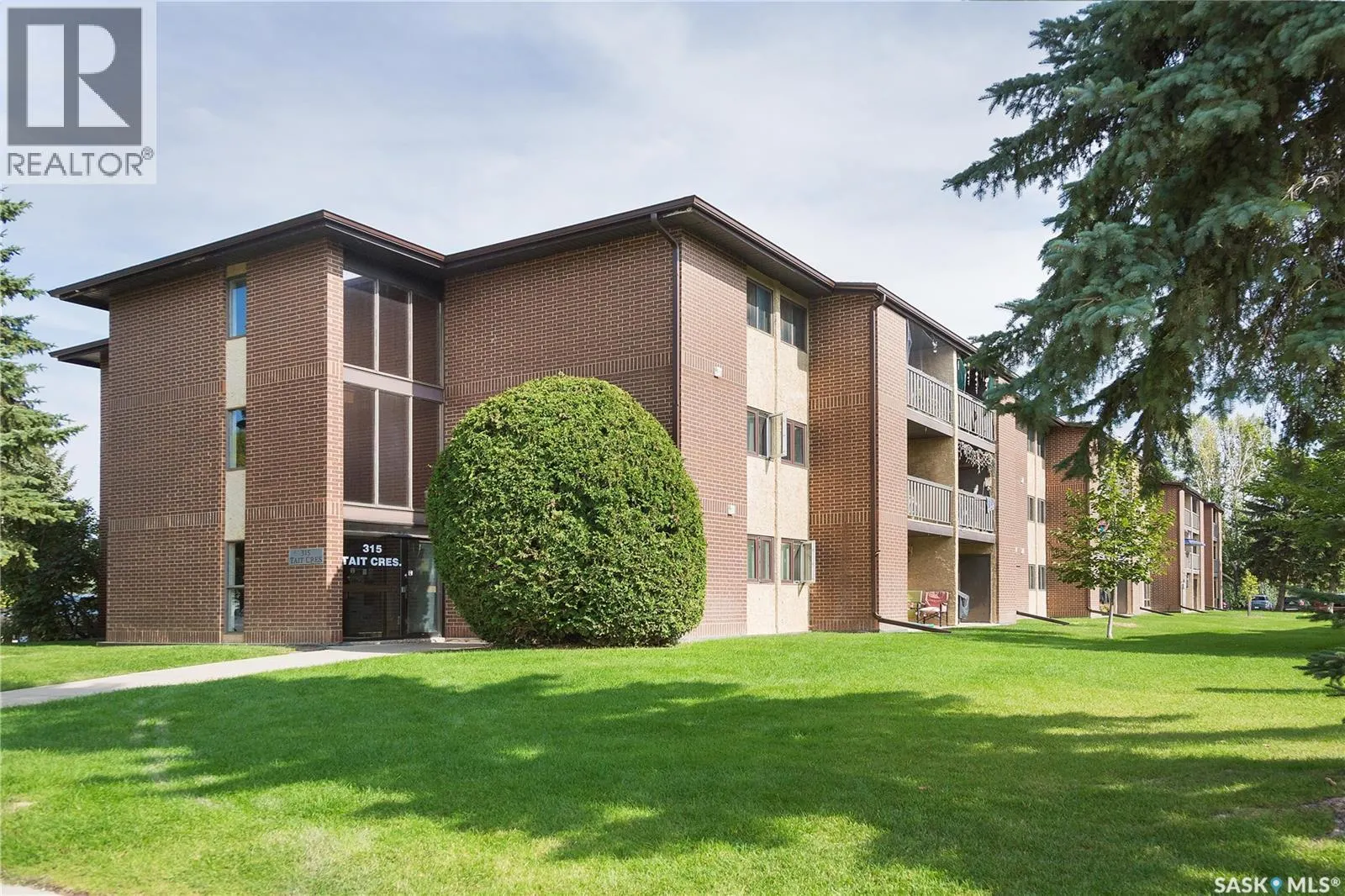 303 315 Tait CRESCENT