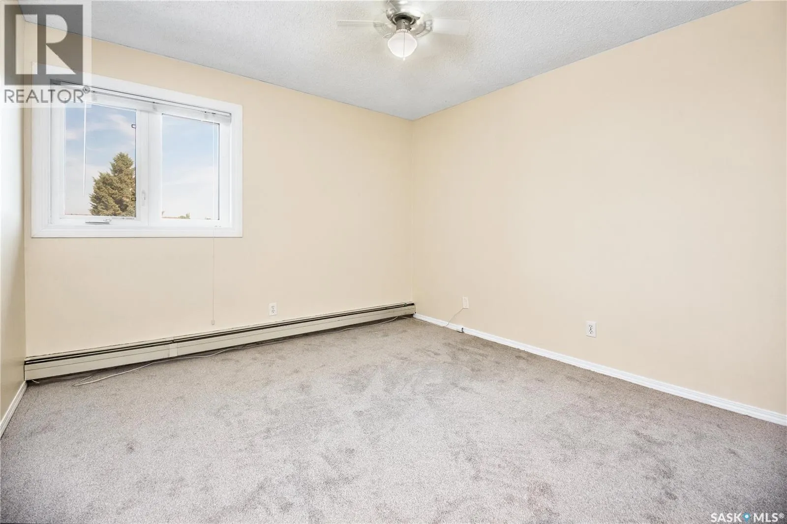 303 315 Tait CRESCENT