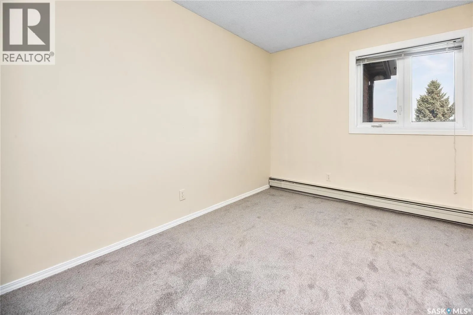 303 315 Tait CRESCENT