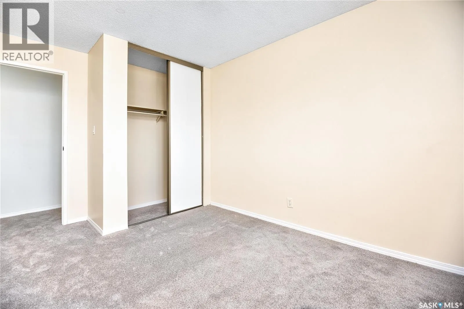 303 315 Tait CRESCENT