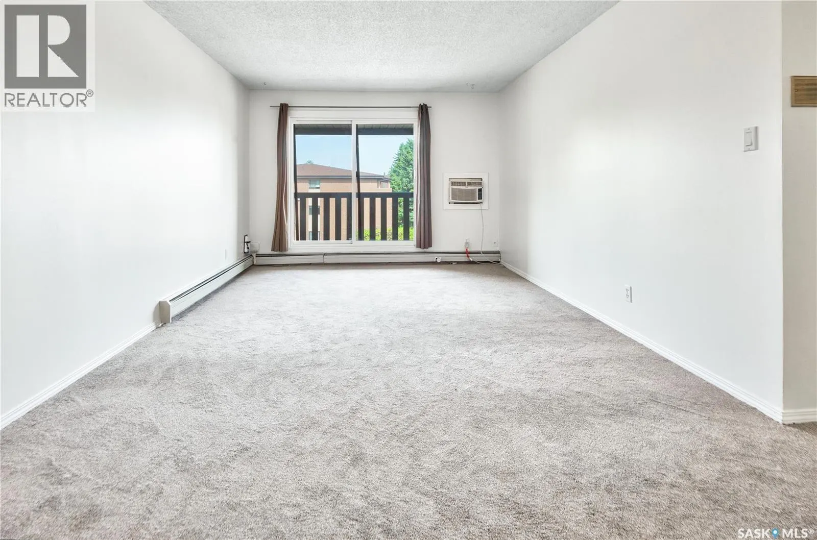 303 315 Tait CRESCENT