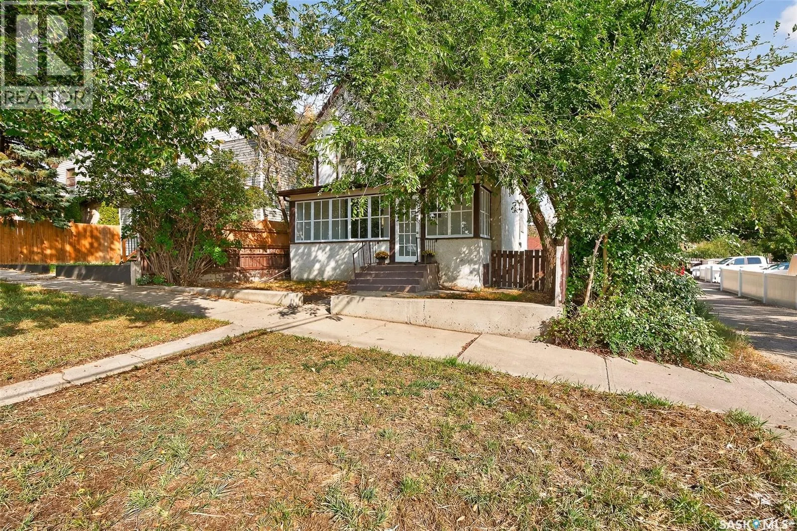 827 Elgin AVENUE