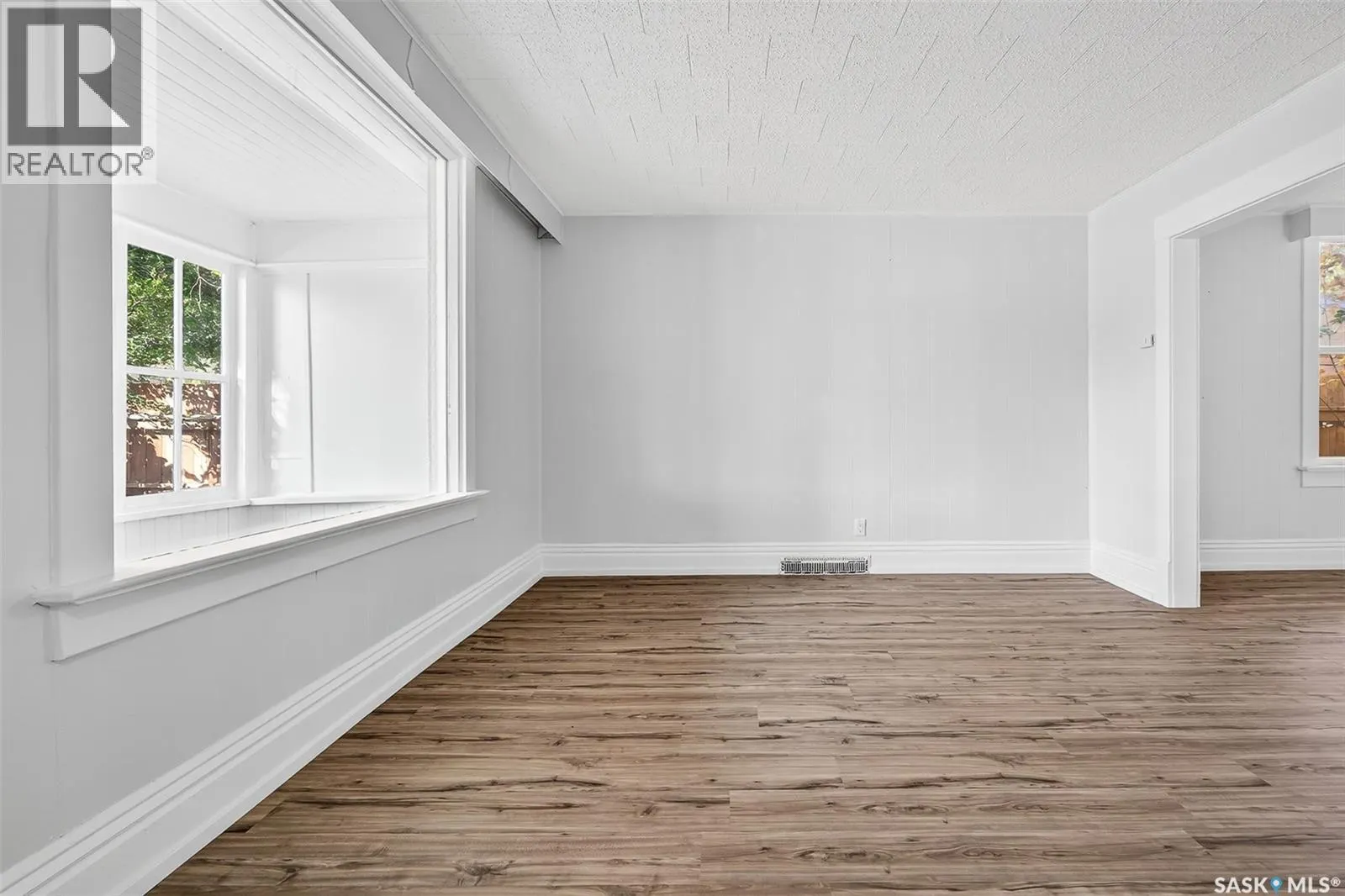 827 Elgin AVENUE