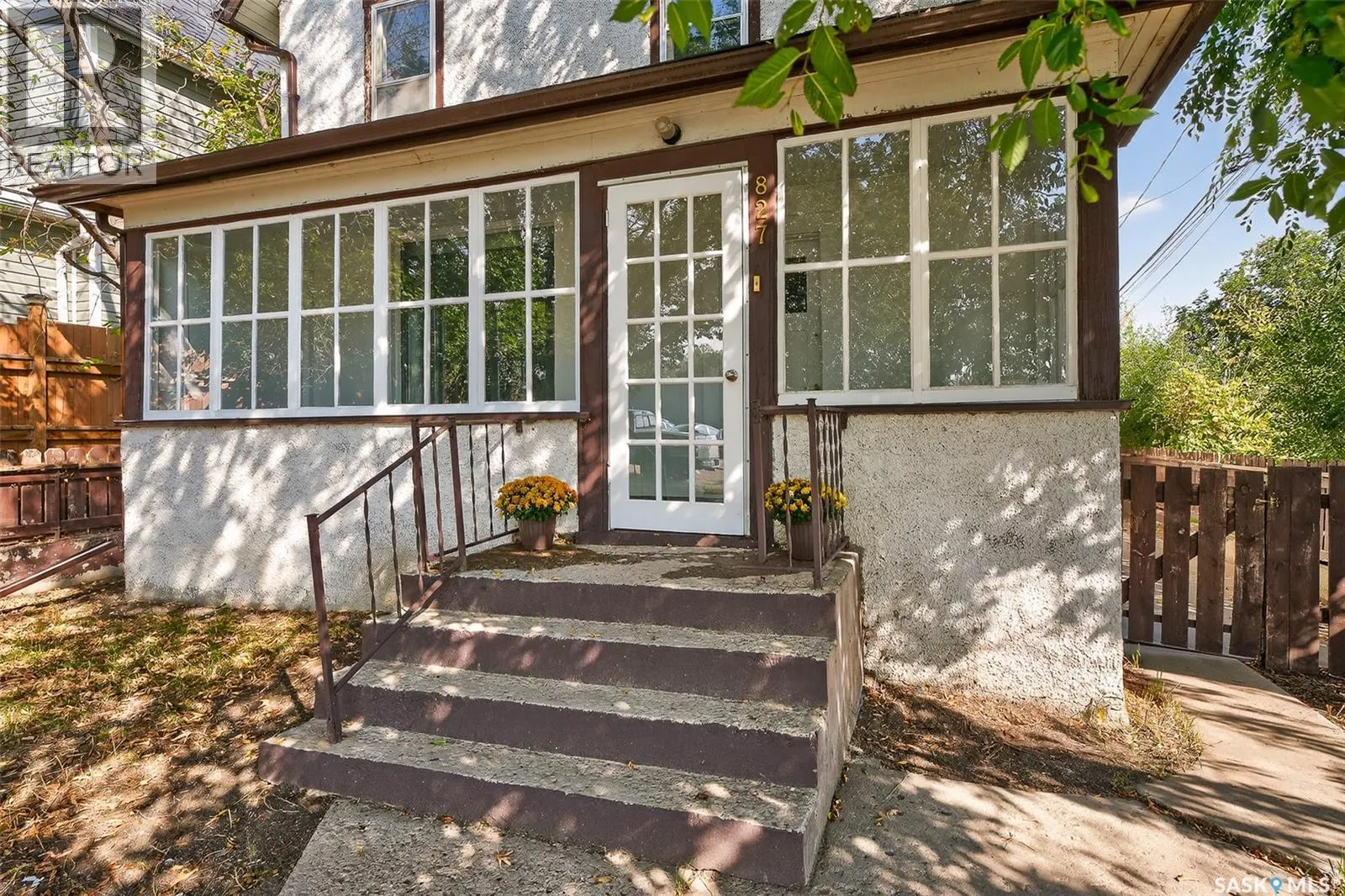 827 Elgin AVENUE