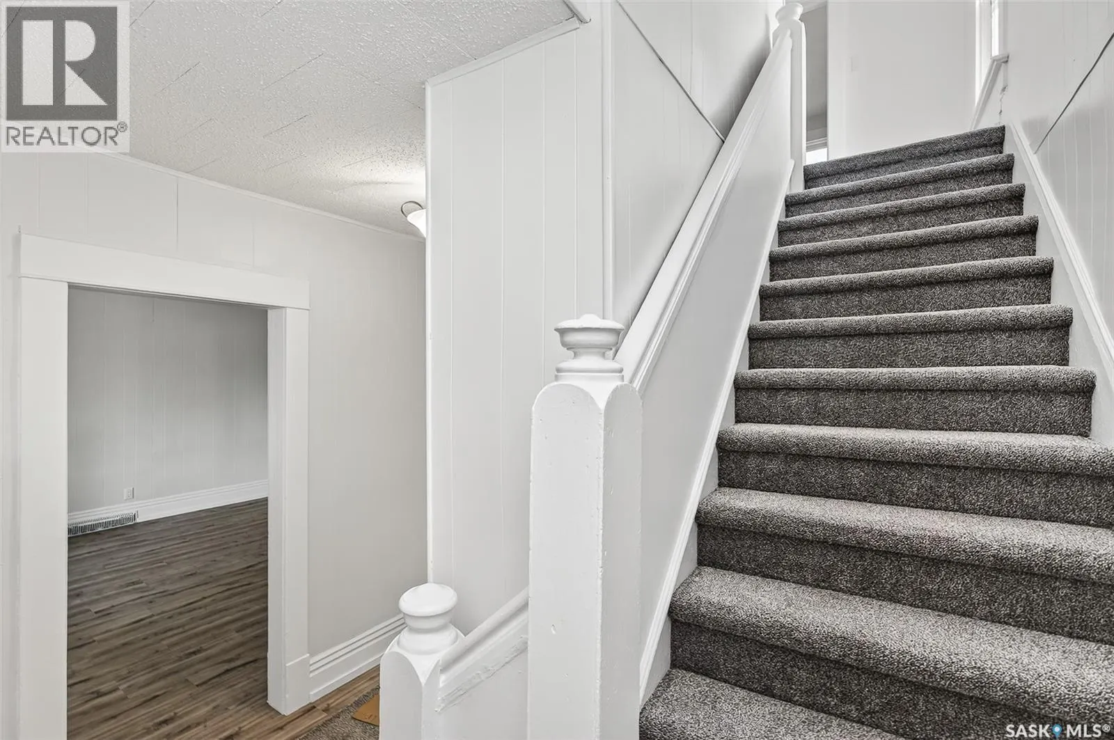 827 Elgin AVENUE