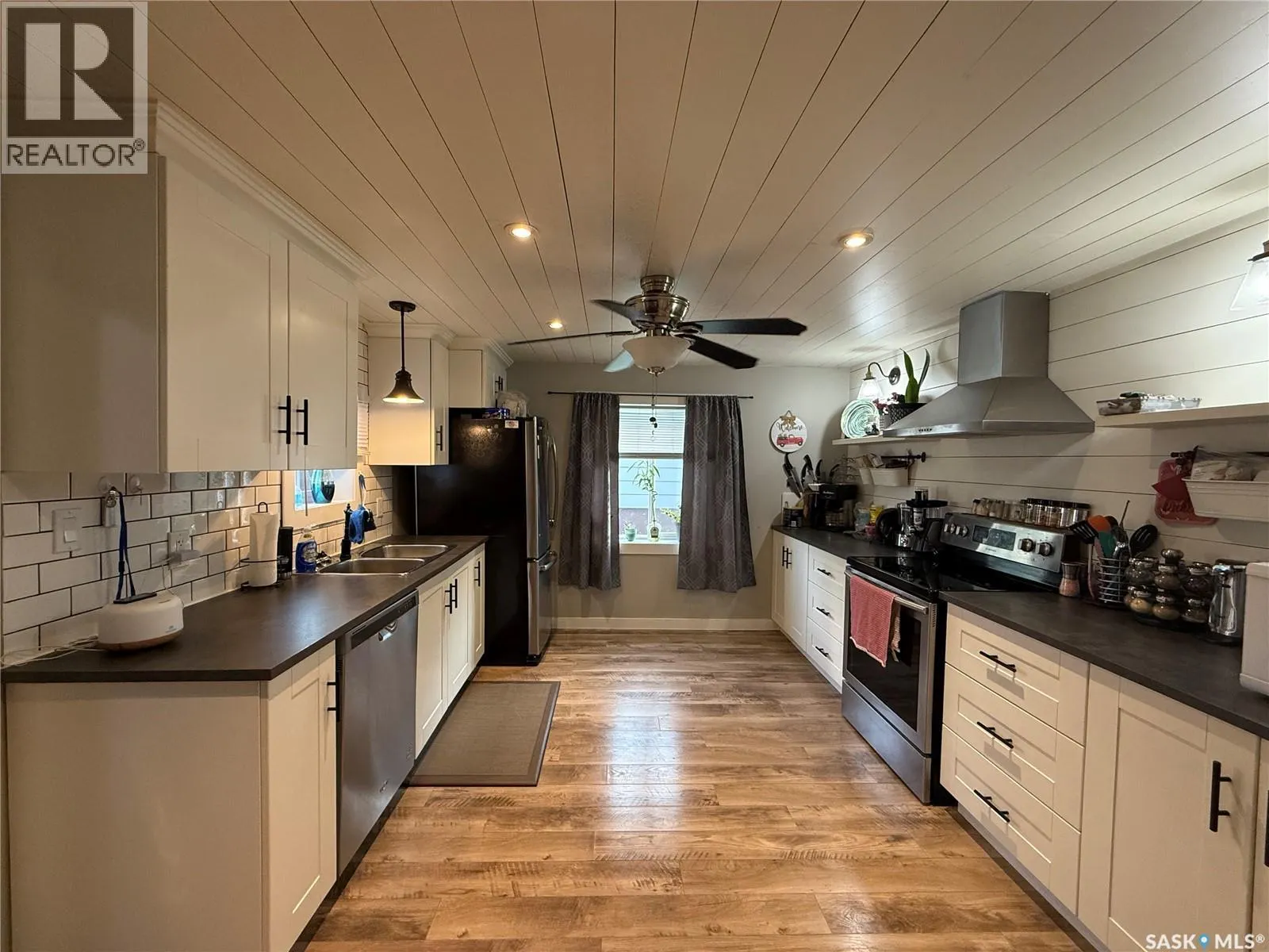 324 9th STREET