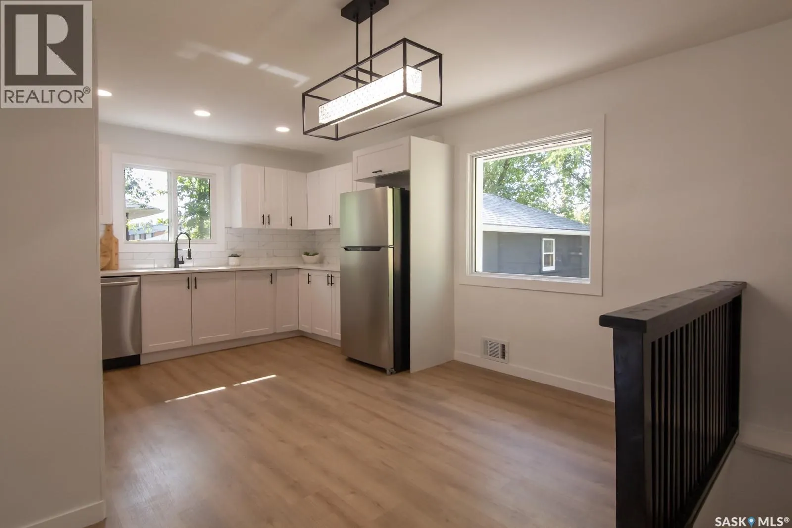 2526 Broadway AVENUE