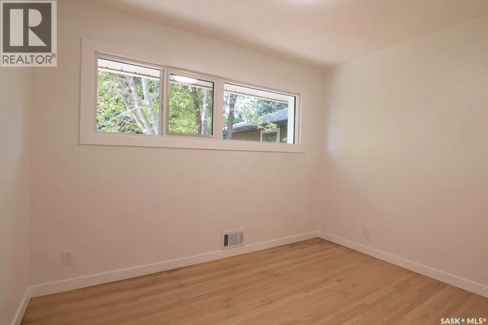2526 Broadway AVENUE