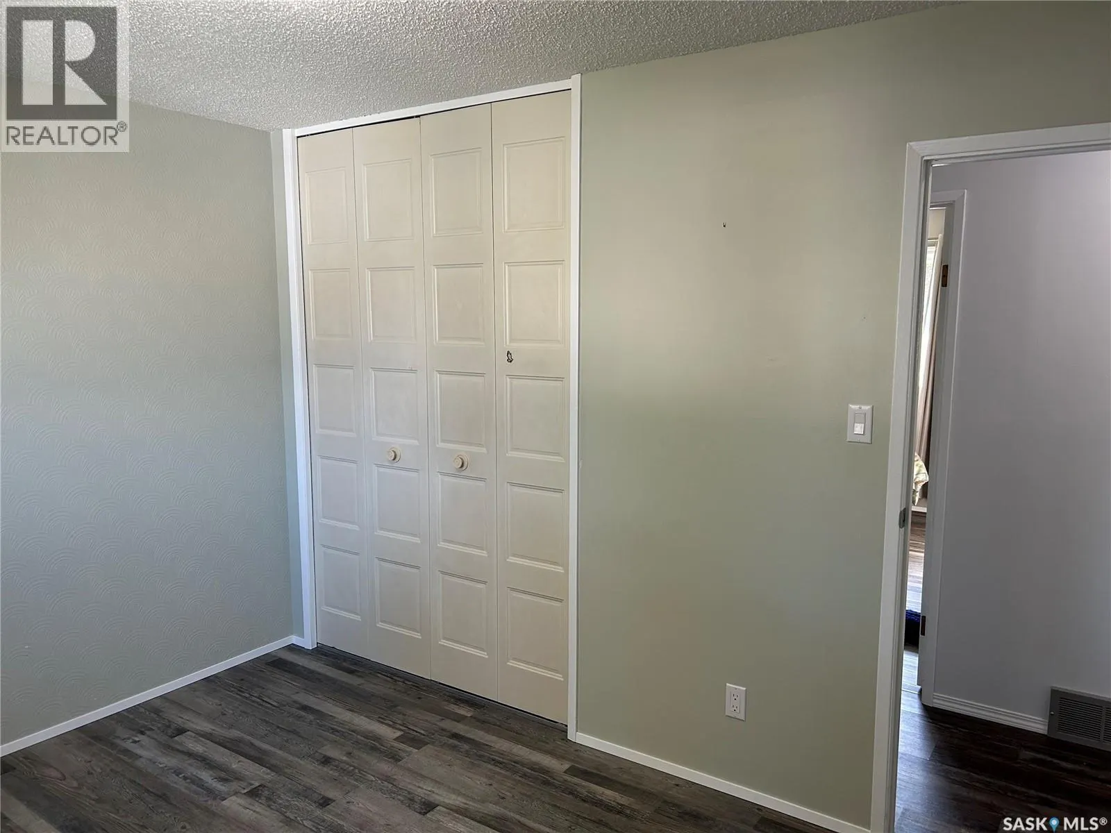 1534 Athabasca STREET W
