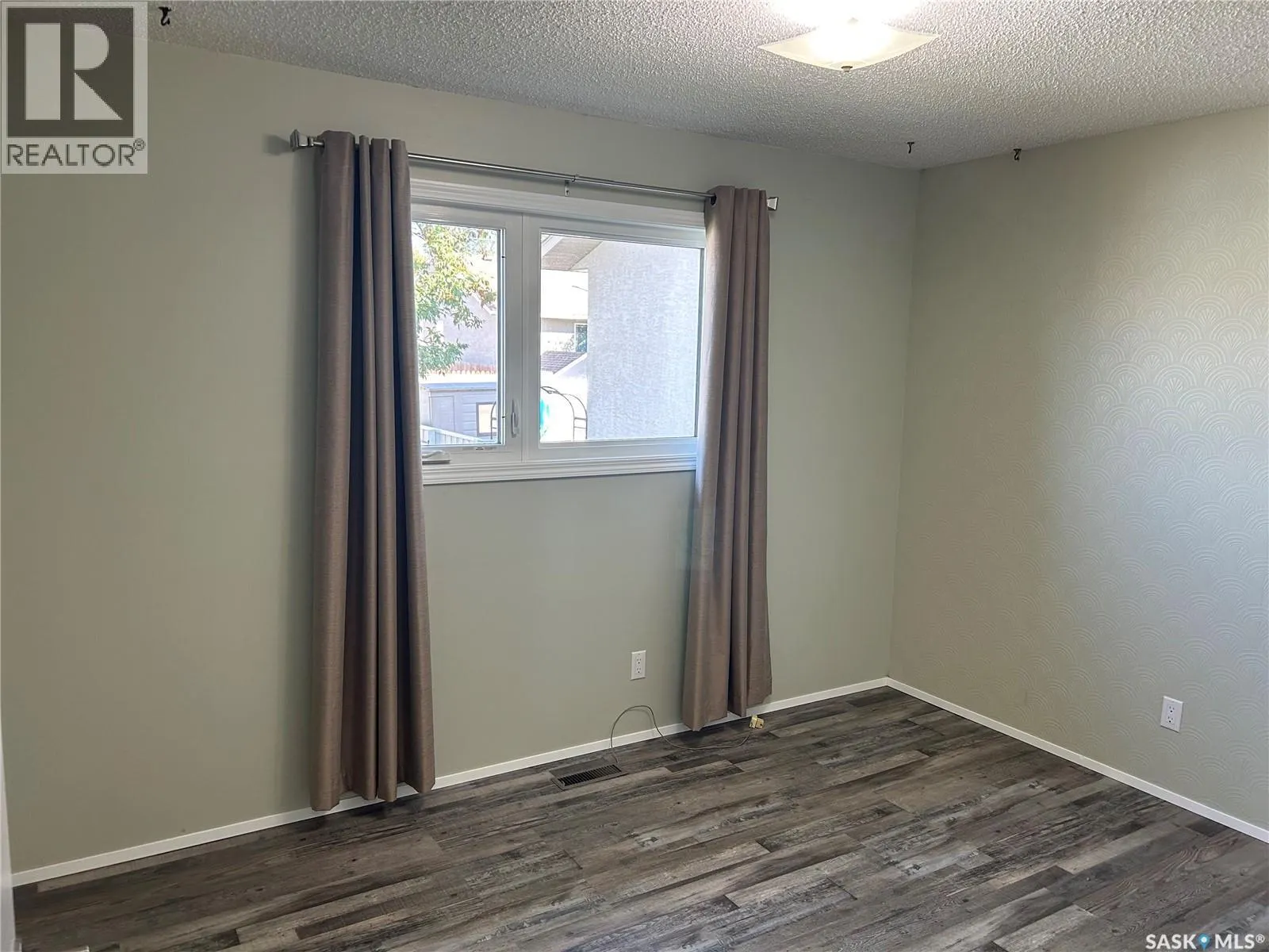 1534 Athabasca STREET W