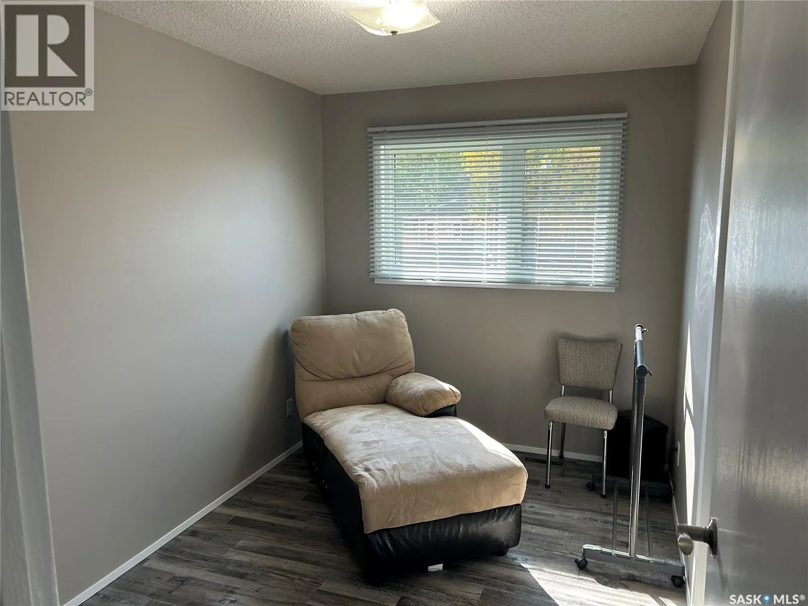 1534 Athabasca STREET W