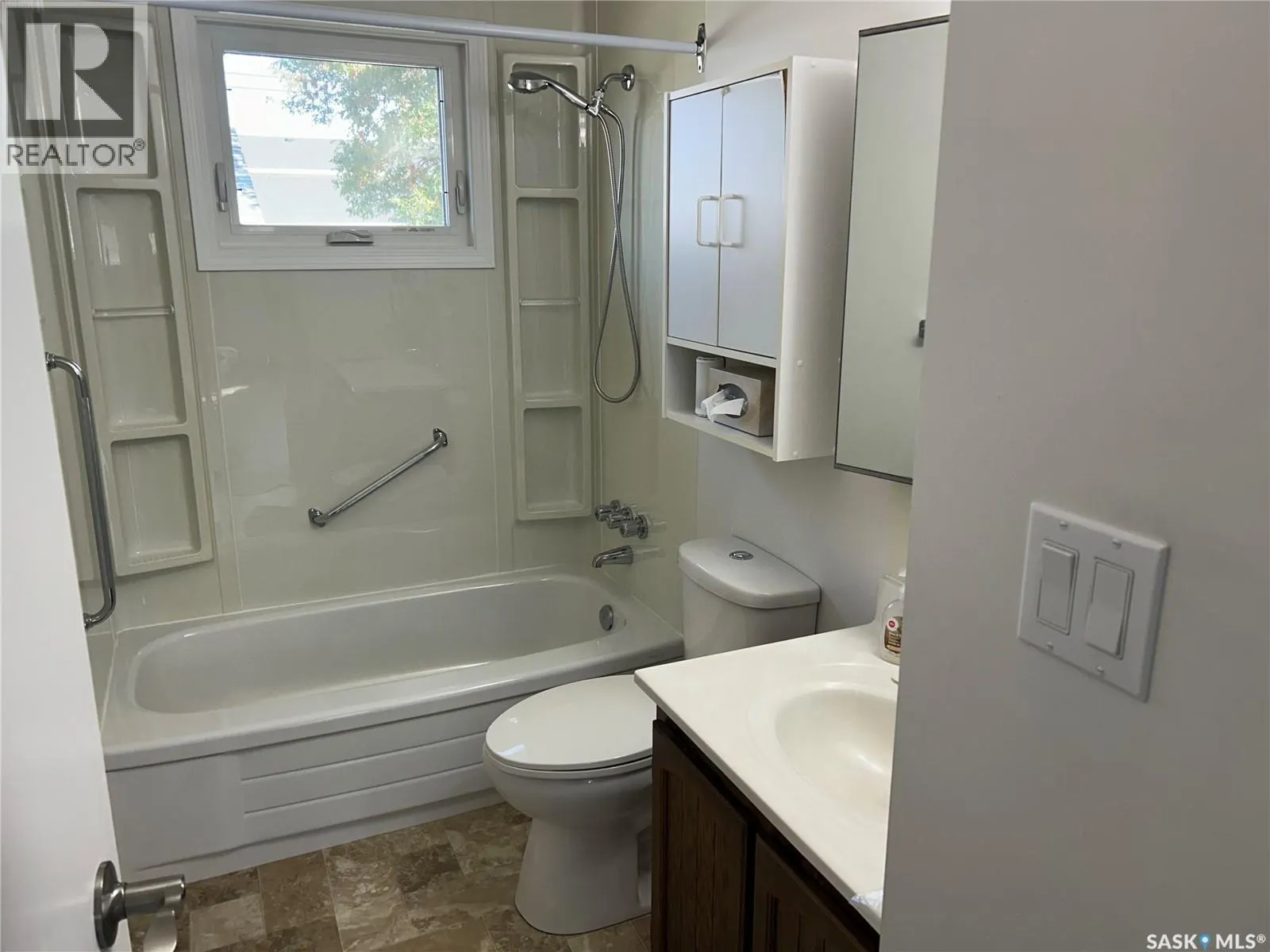 1534 Athabasca STREET W