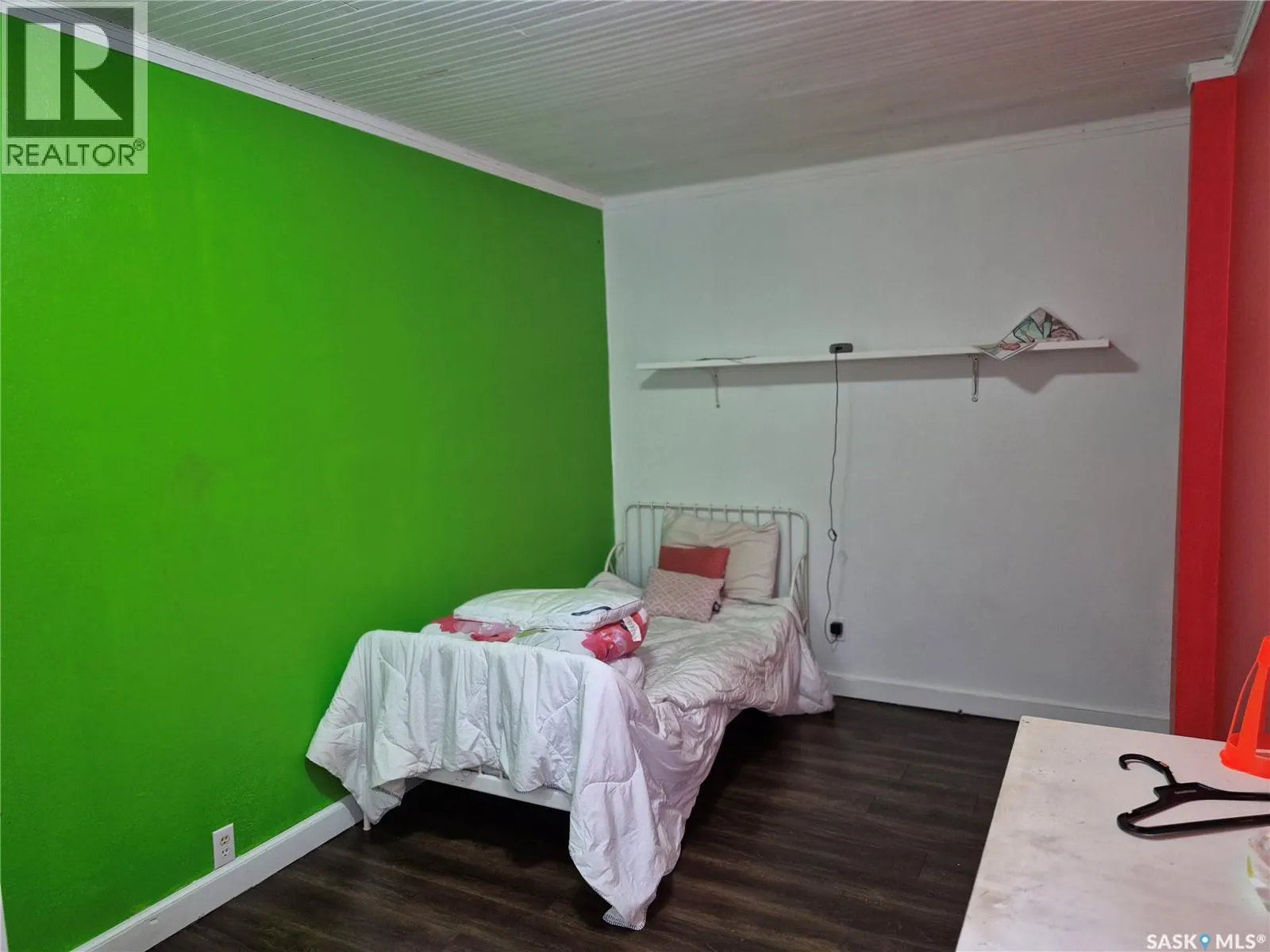 137 2nd STREET W