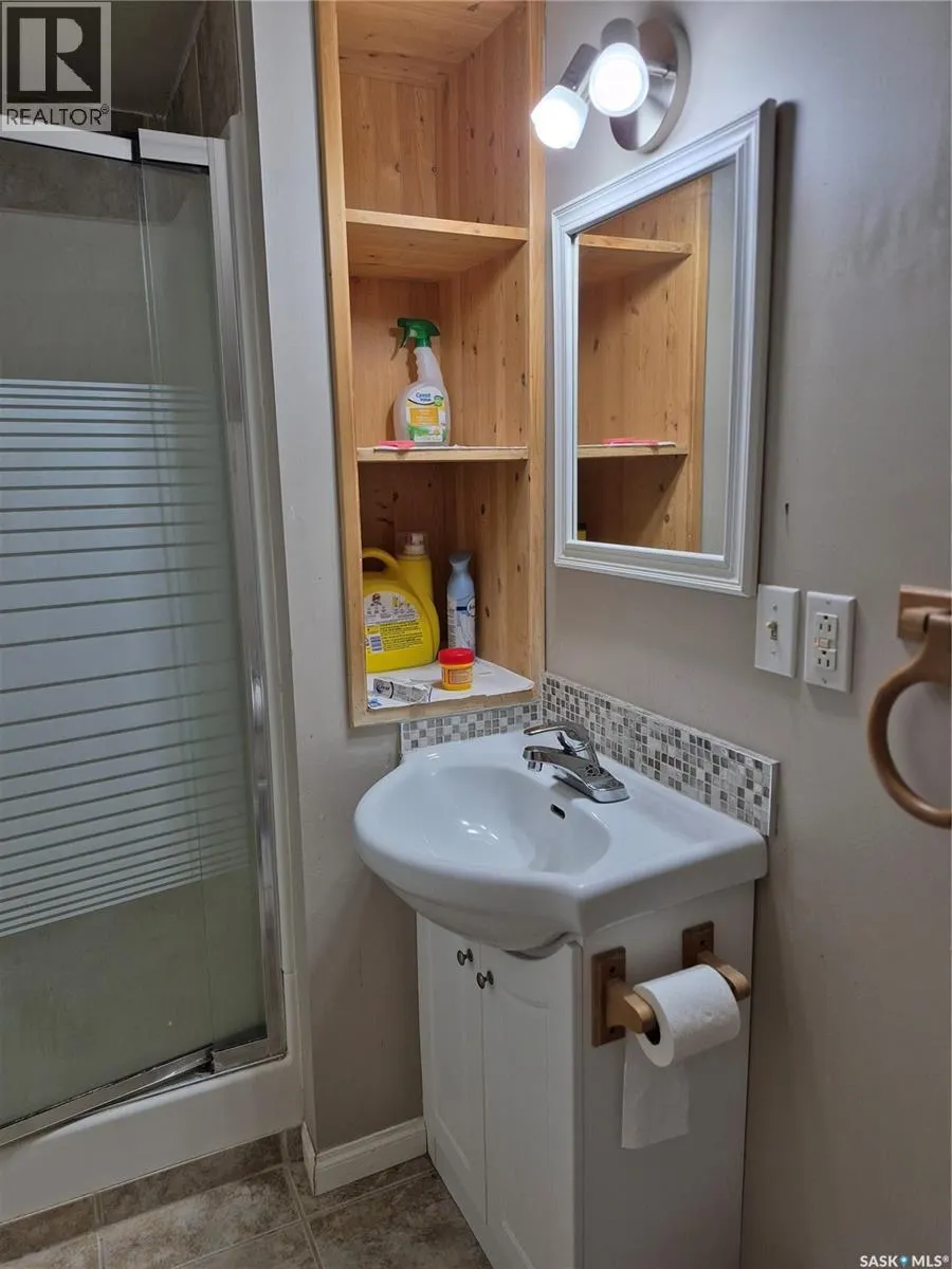 137 2nd STREET W