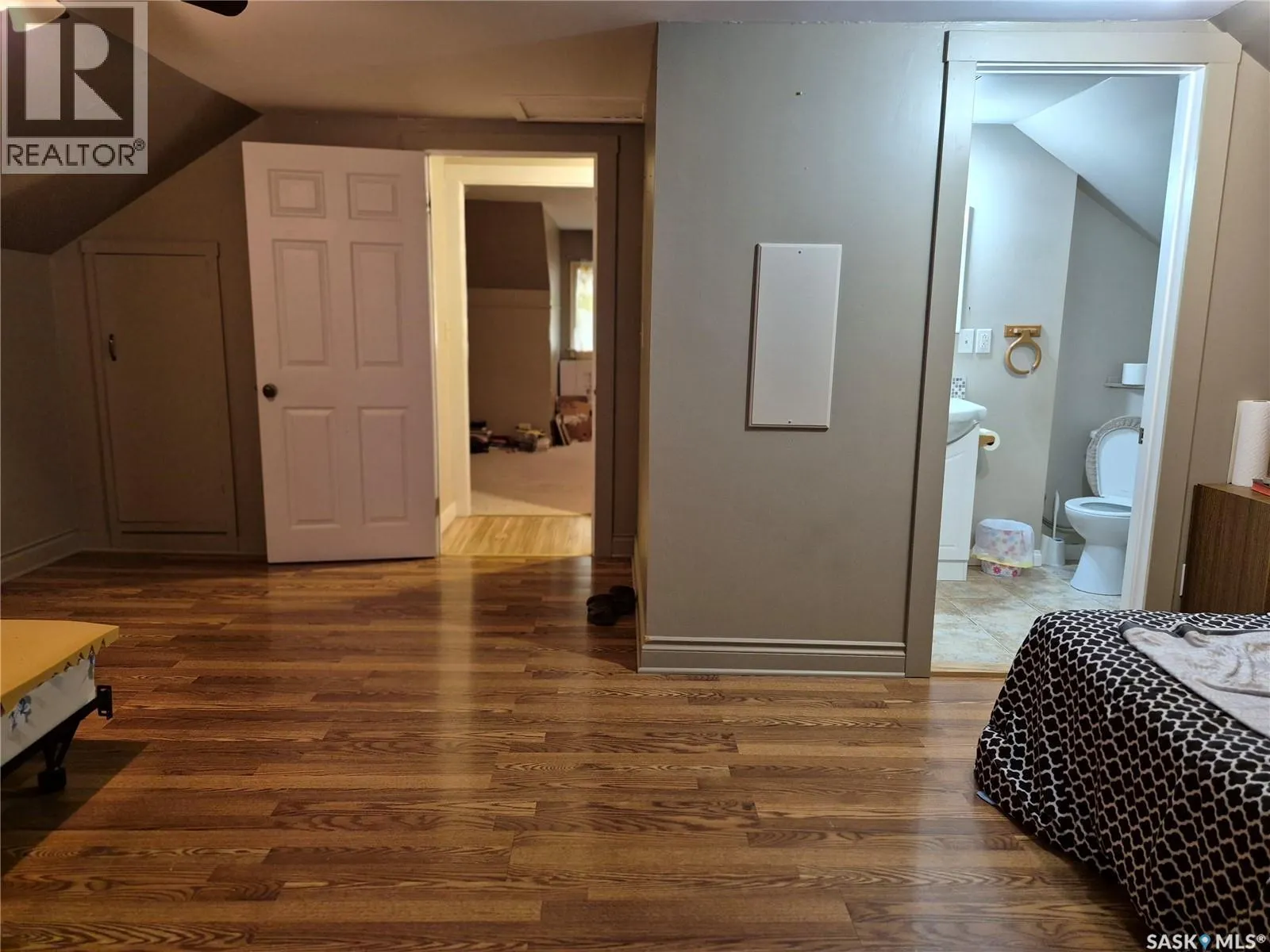 137 2nd STREET W