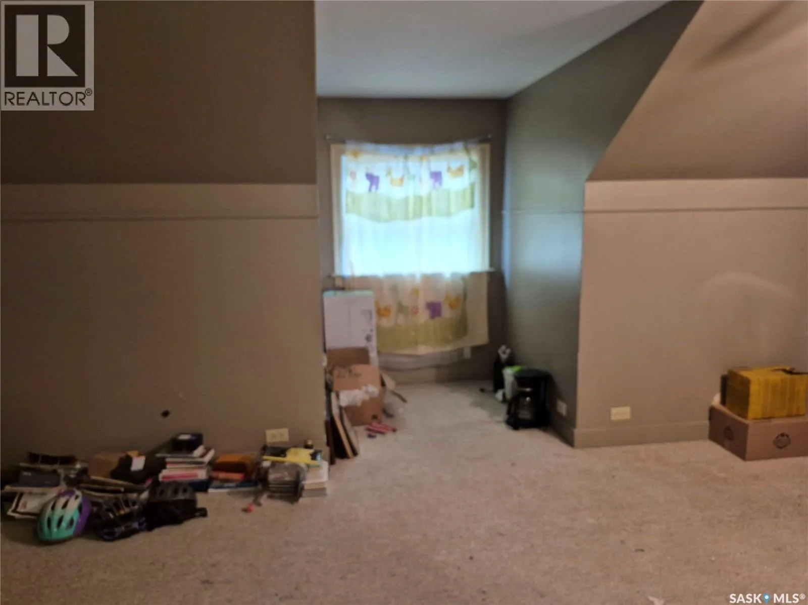 137 2nd STREET W