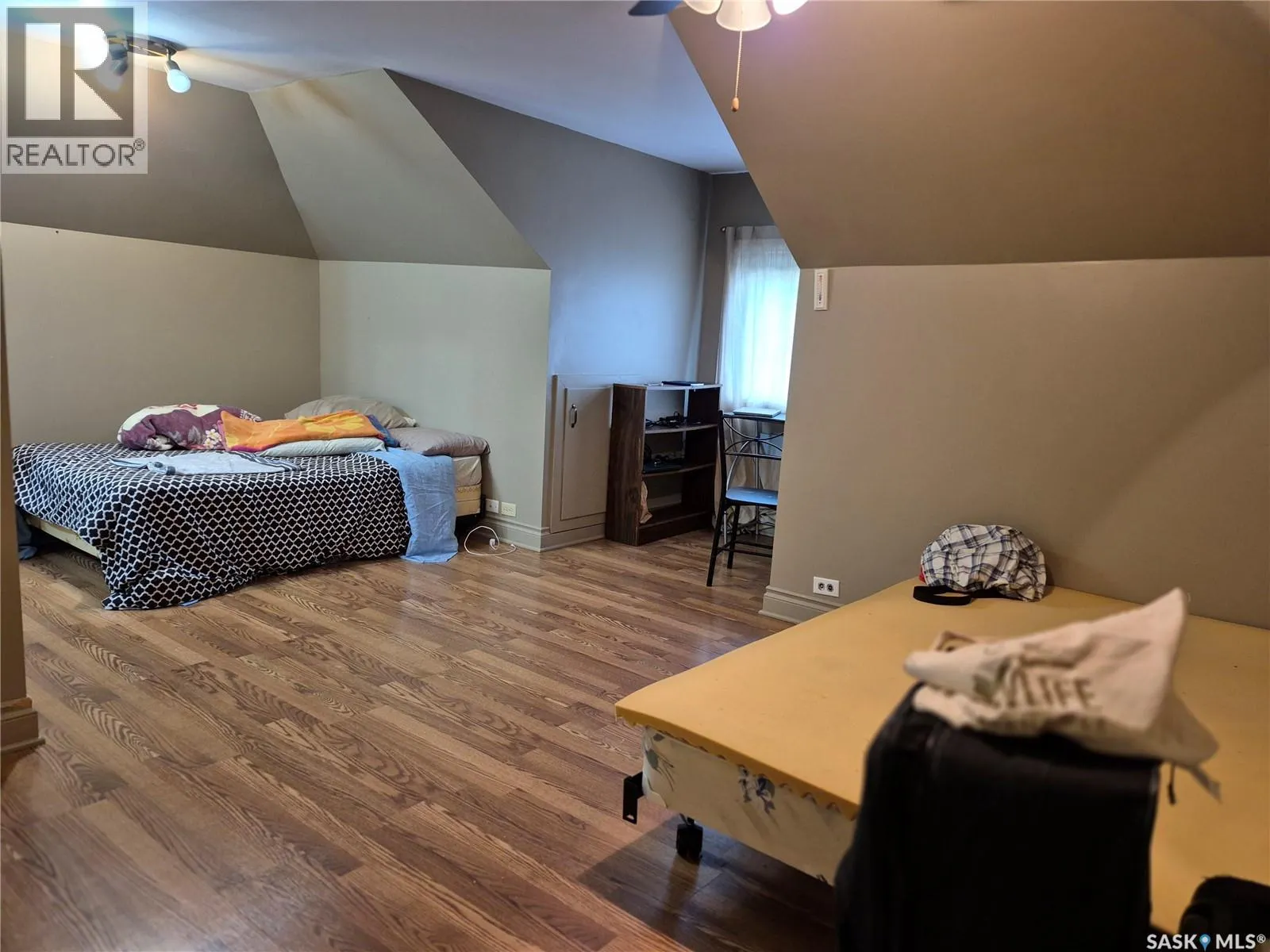 137 2nd STREET W