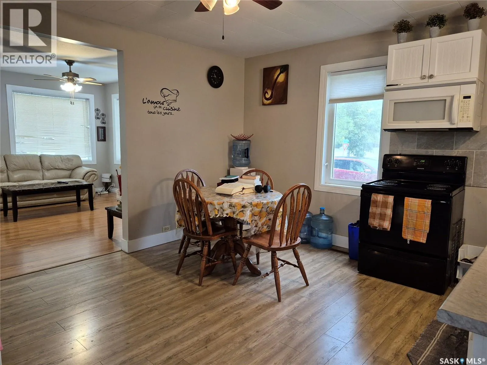 137 2nd STREET W