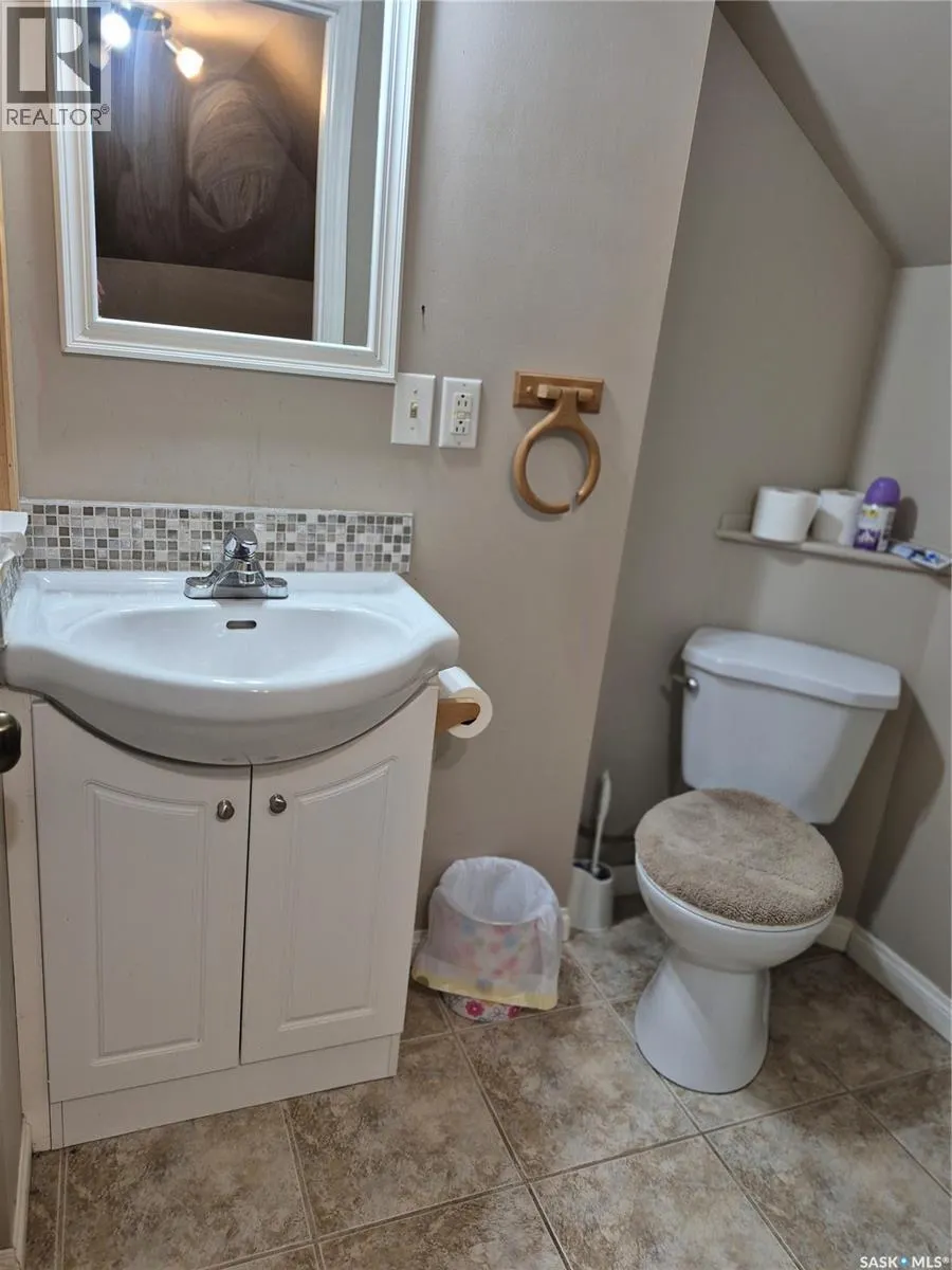 137 2nd STREET W