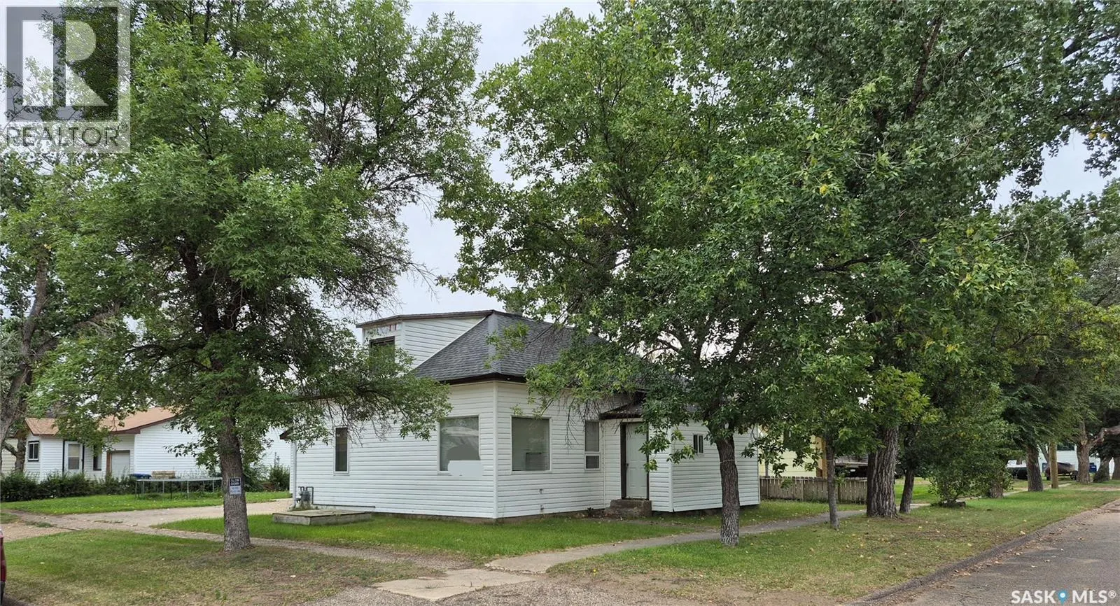 137 2nd STREET W