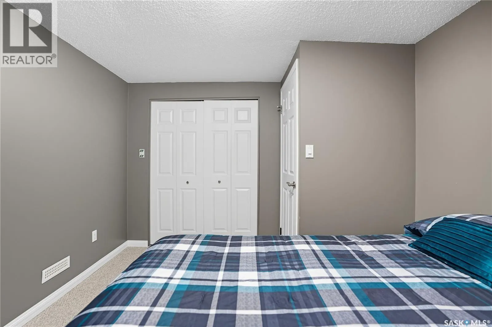 3270 MOUNTBATTEN CRESCENT