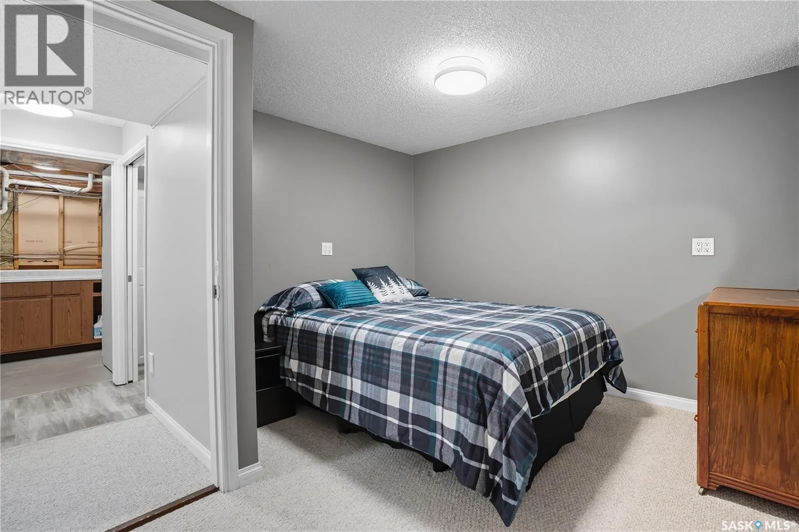 3270 MOUNTBATTEN CRESCENT