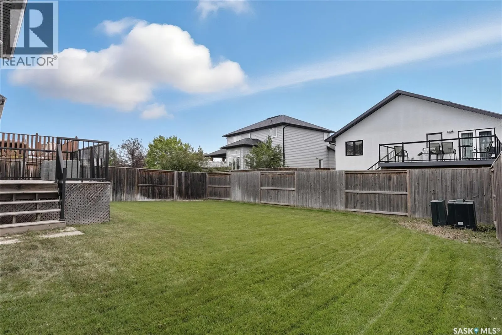 402 Laycock CRESCENT