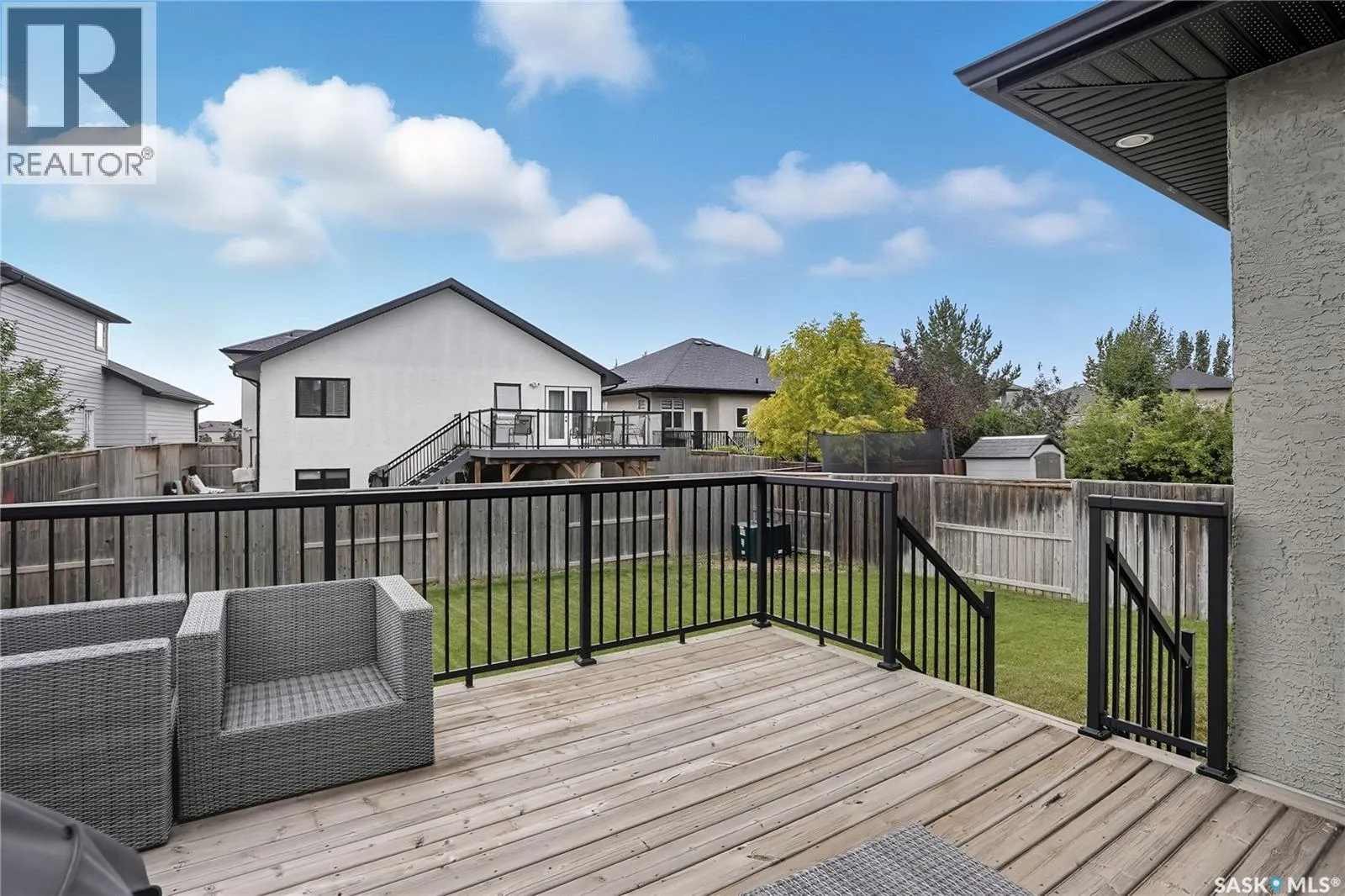 402 Laycock CRESCENT