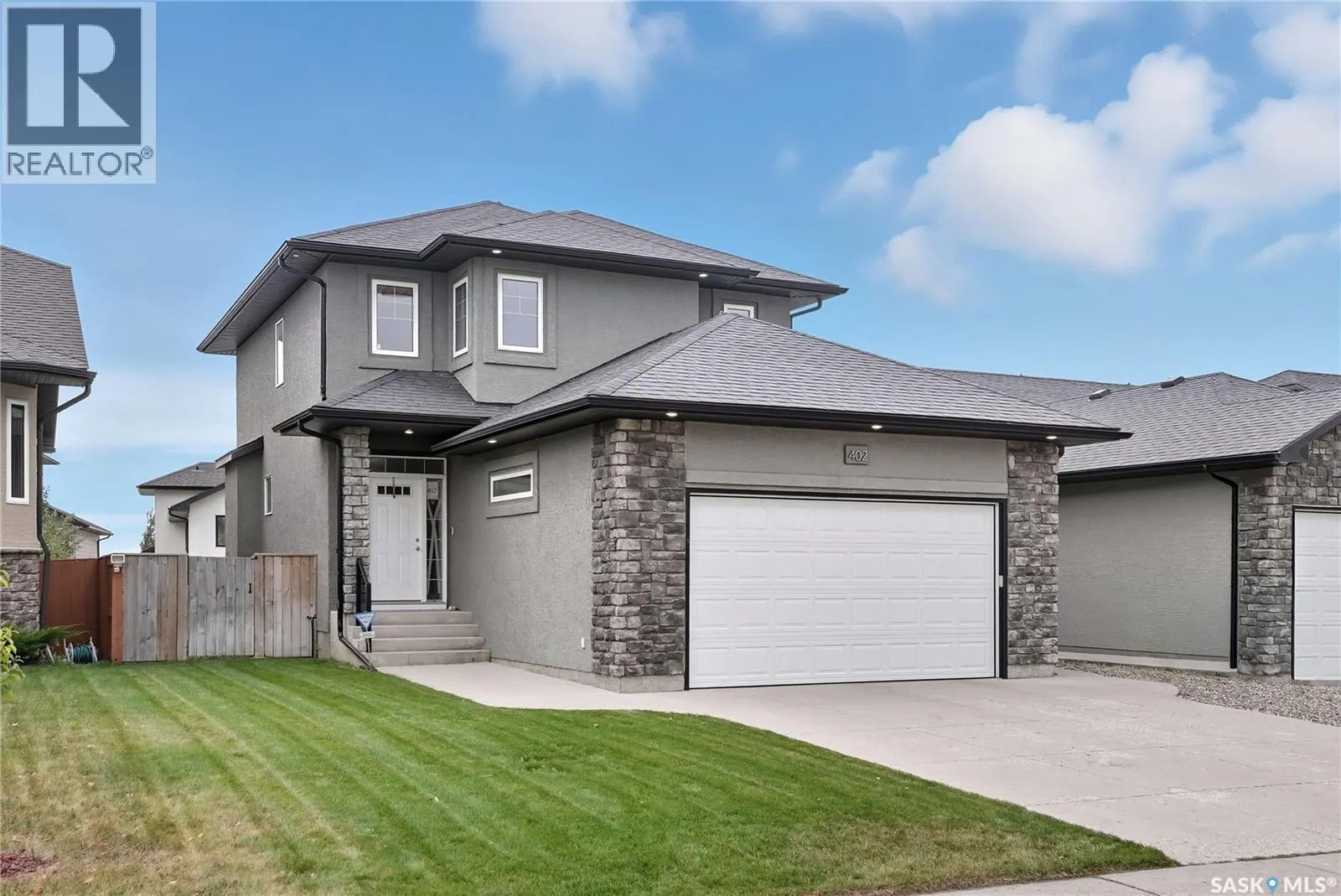 402 Laycock CRESCENT