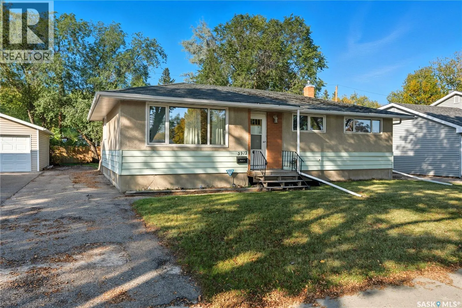 3912 Sherwood DRIVE