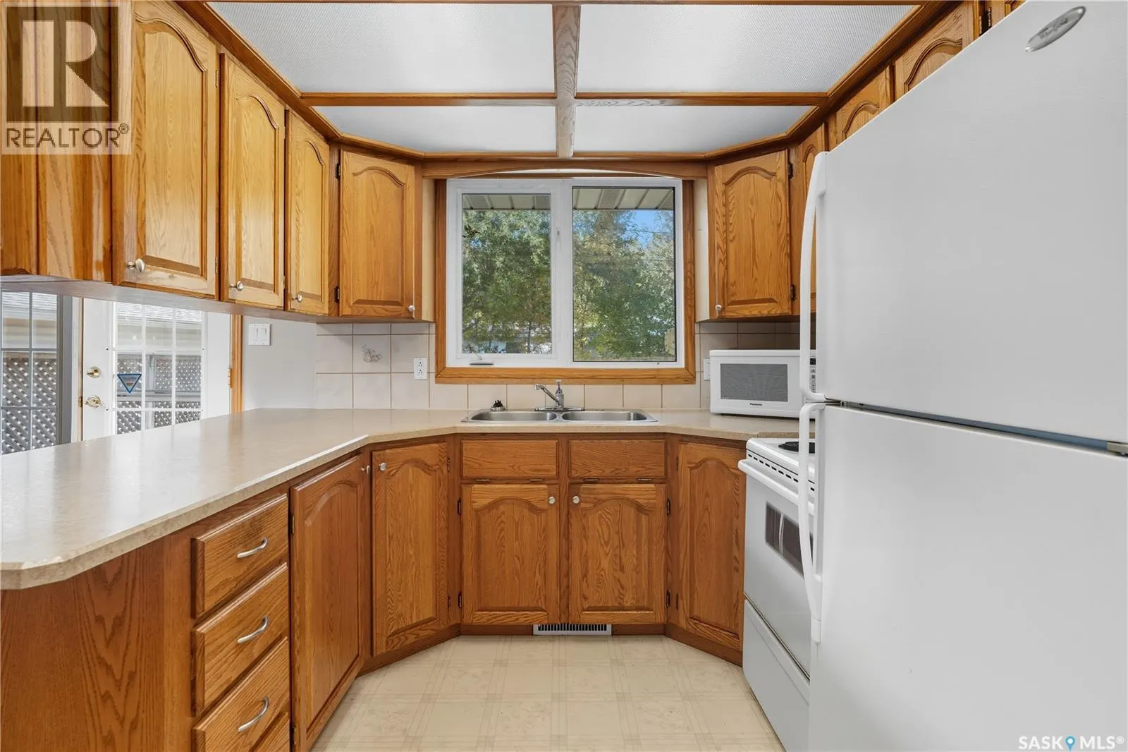 3912 Sherwood DRIVE