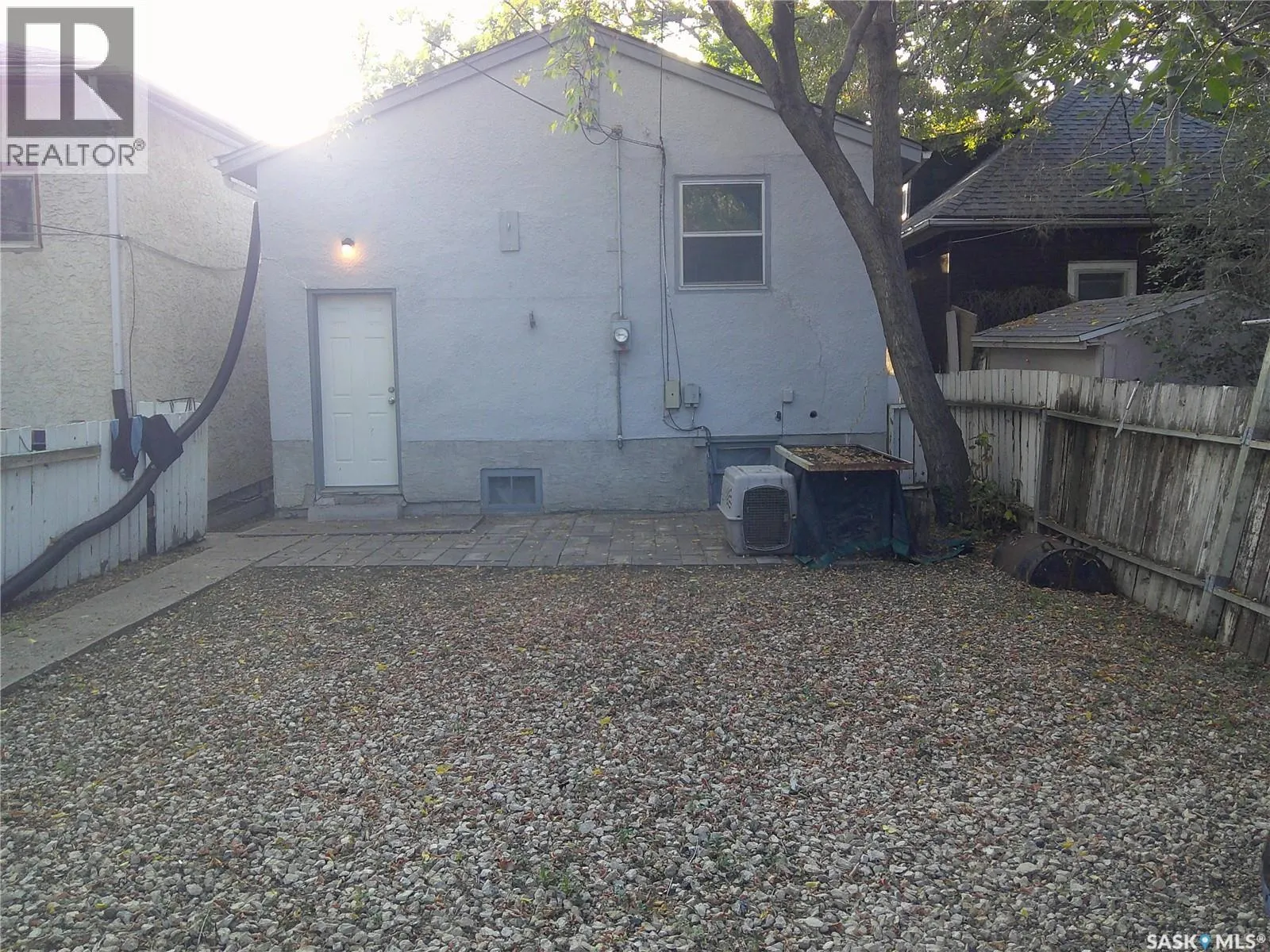 1253 Athol STREET