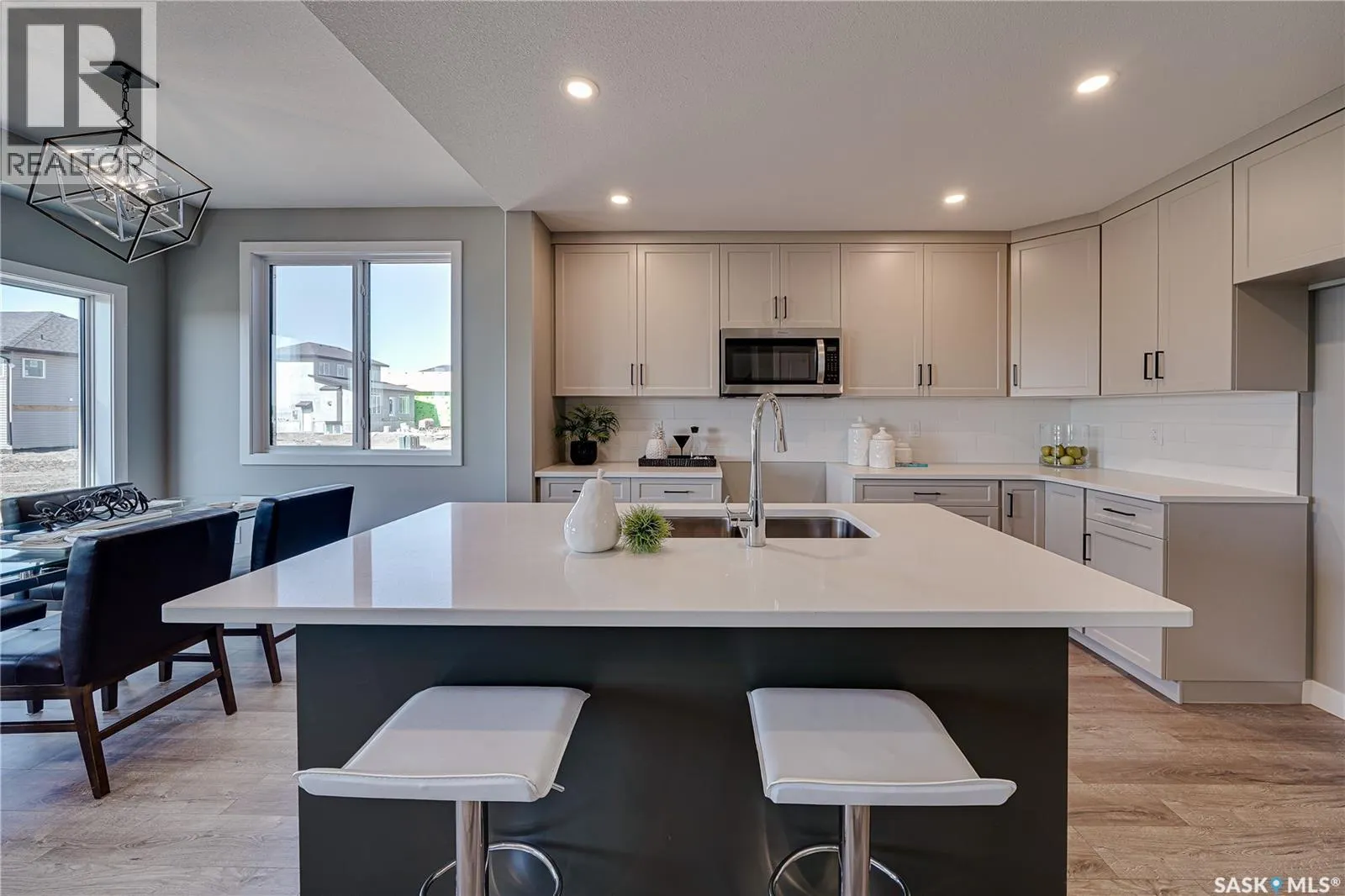 443 Doran CRESCENT