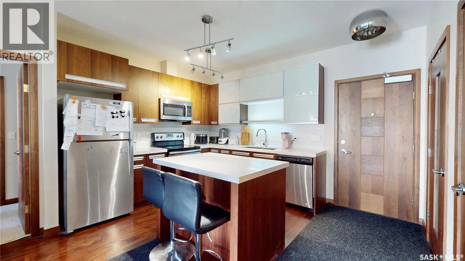 307 2165 Heseltine ROAD