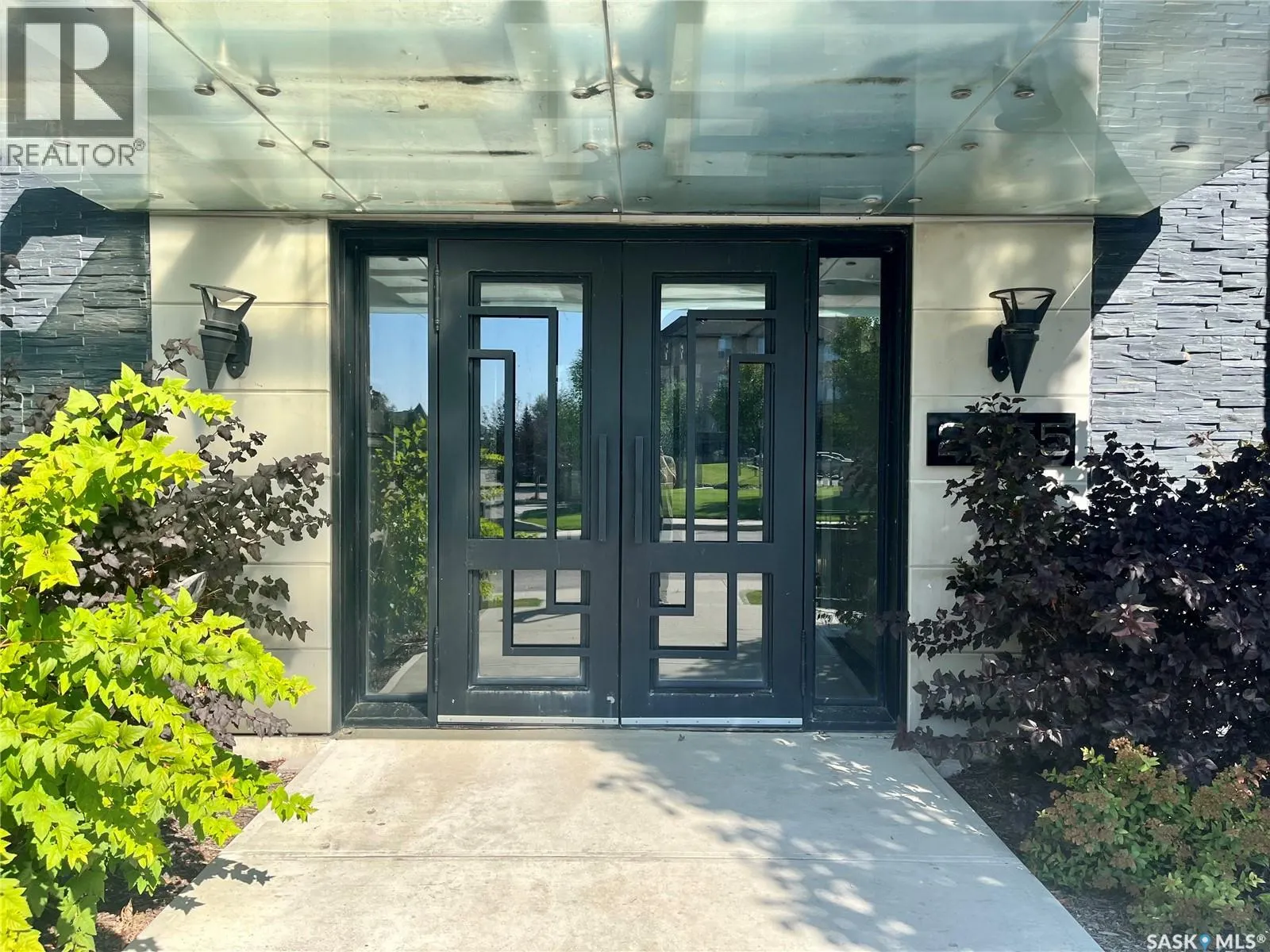 307 2165 Heseltine ROAD