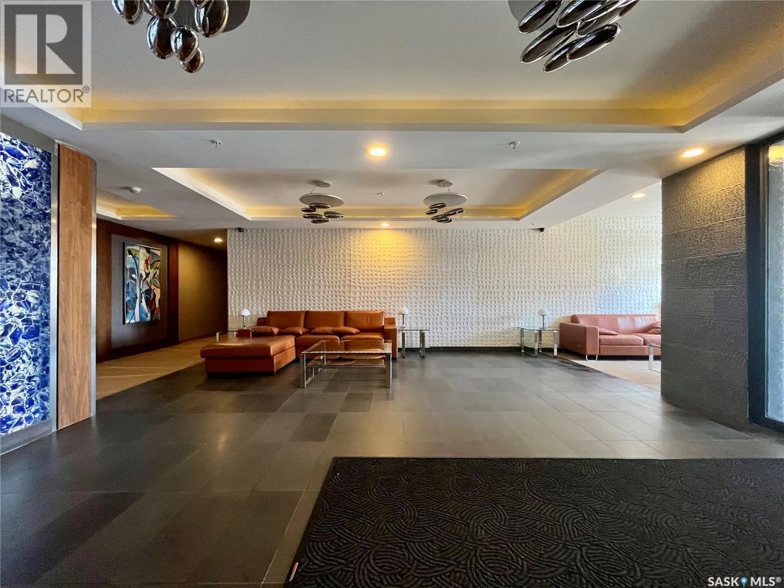 307 2165 Heseltine ROAD