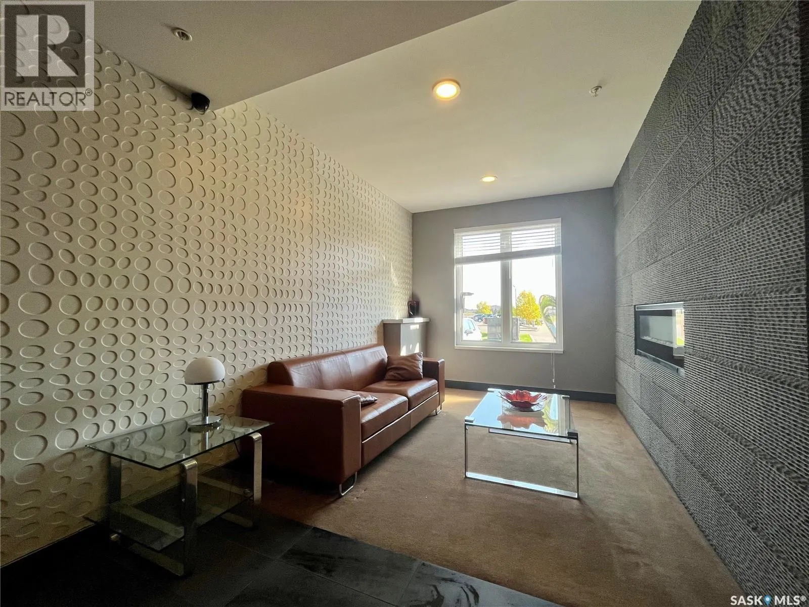 307 2165 Heseltine ROAD
