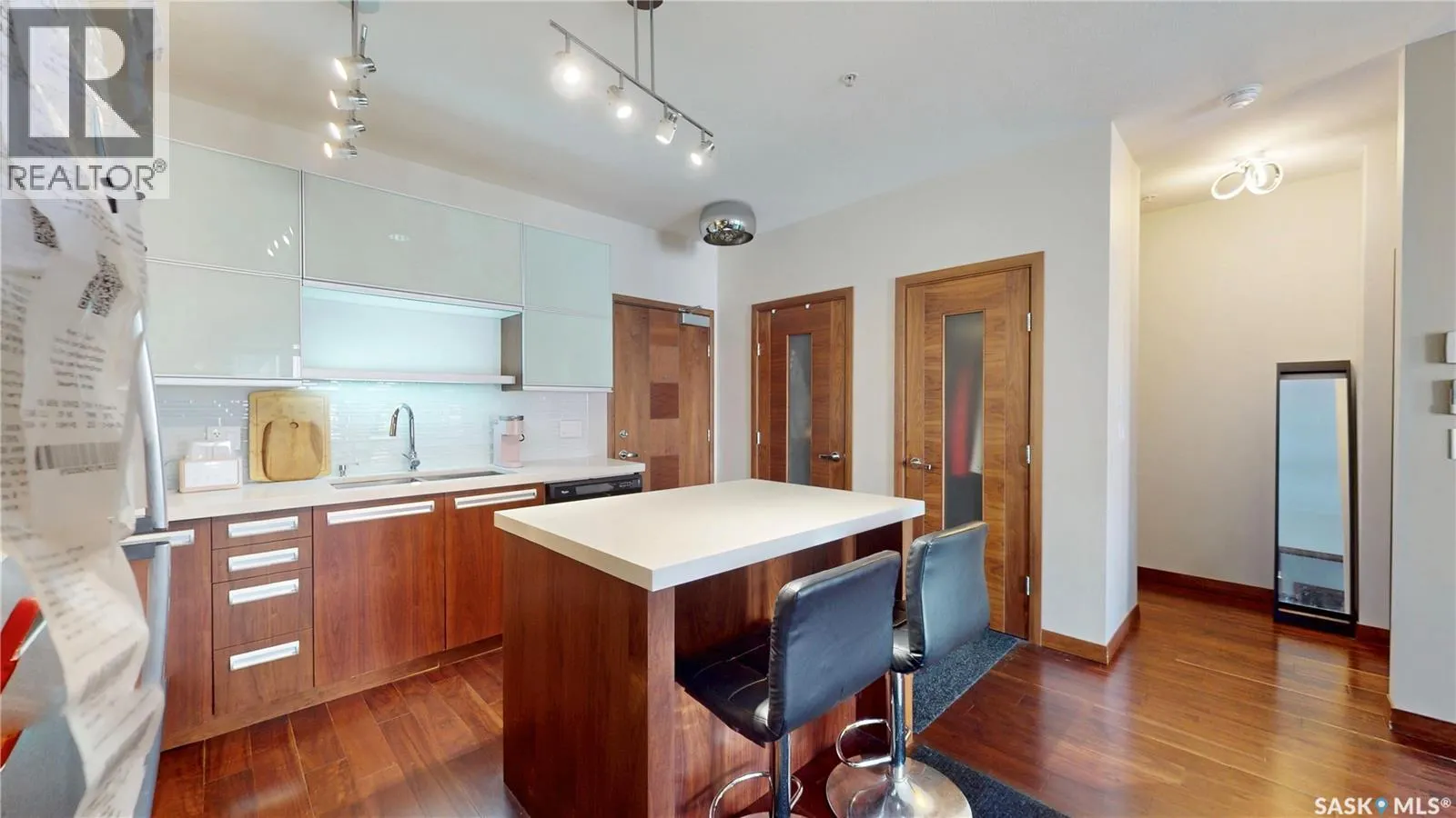 307 2165 Heseltine ROAD