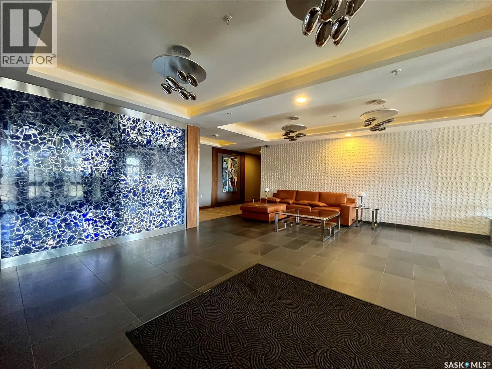 307 2165 Heseltine ROAD