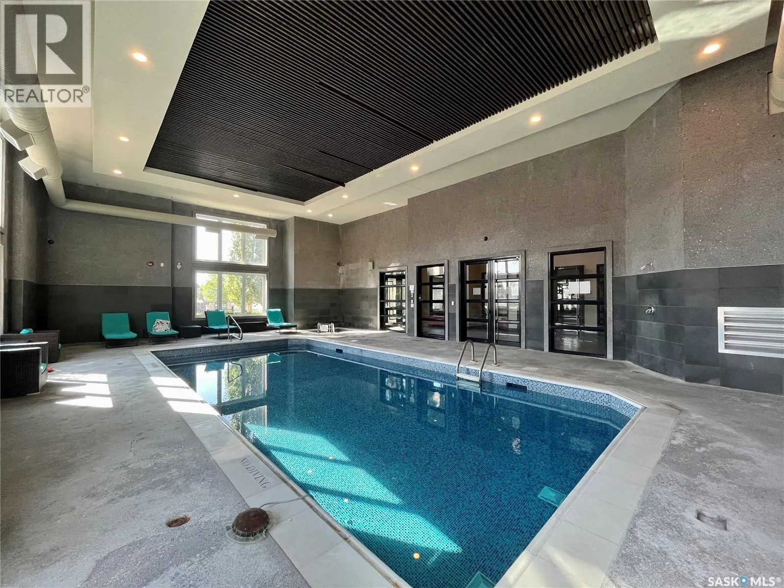 307 2165 Heseltine ROAD