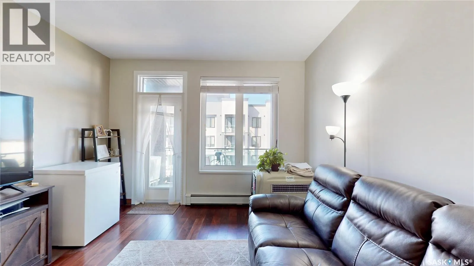 307 2165 Heseltine ROAD