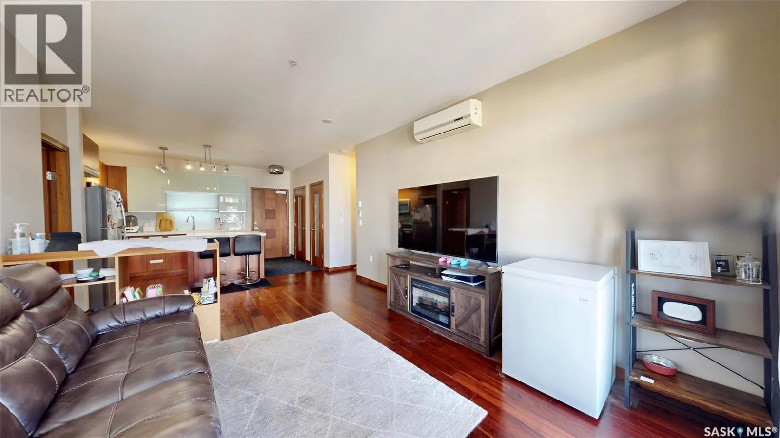 307 2165 Heseltine ROAD