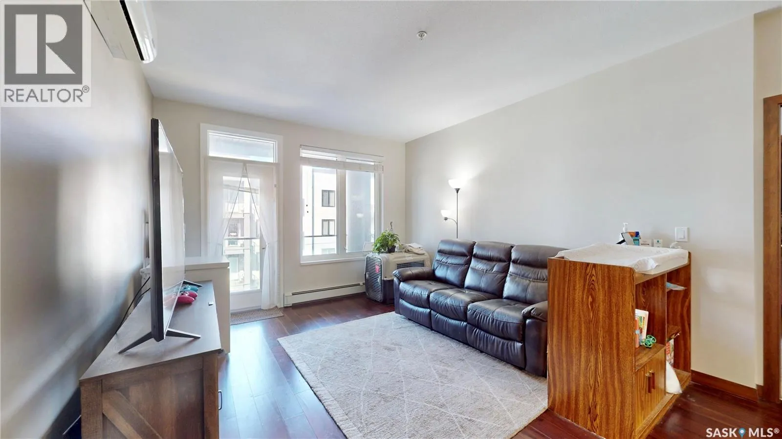 307 2165 Heseltine ROAD